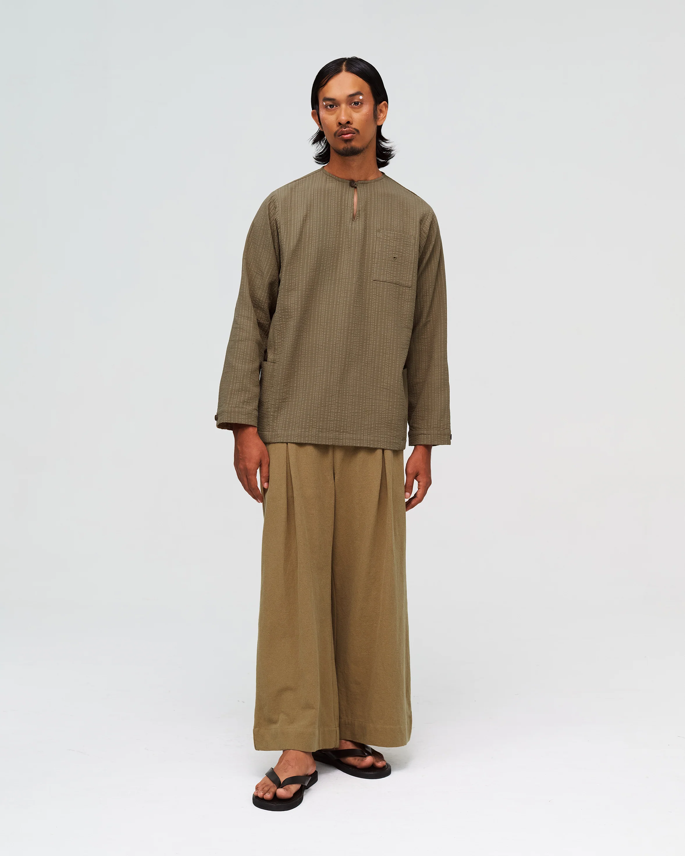 Men: Roti Canai Keyhole Top (Kari)