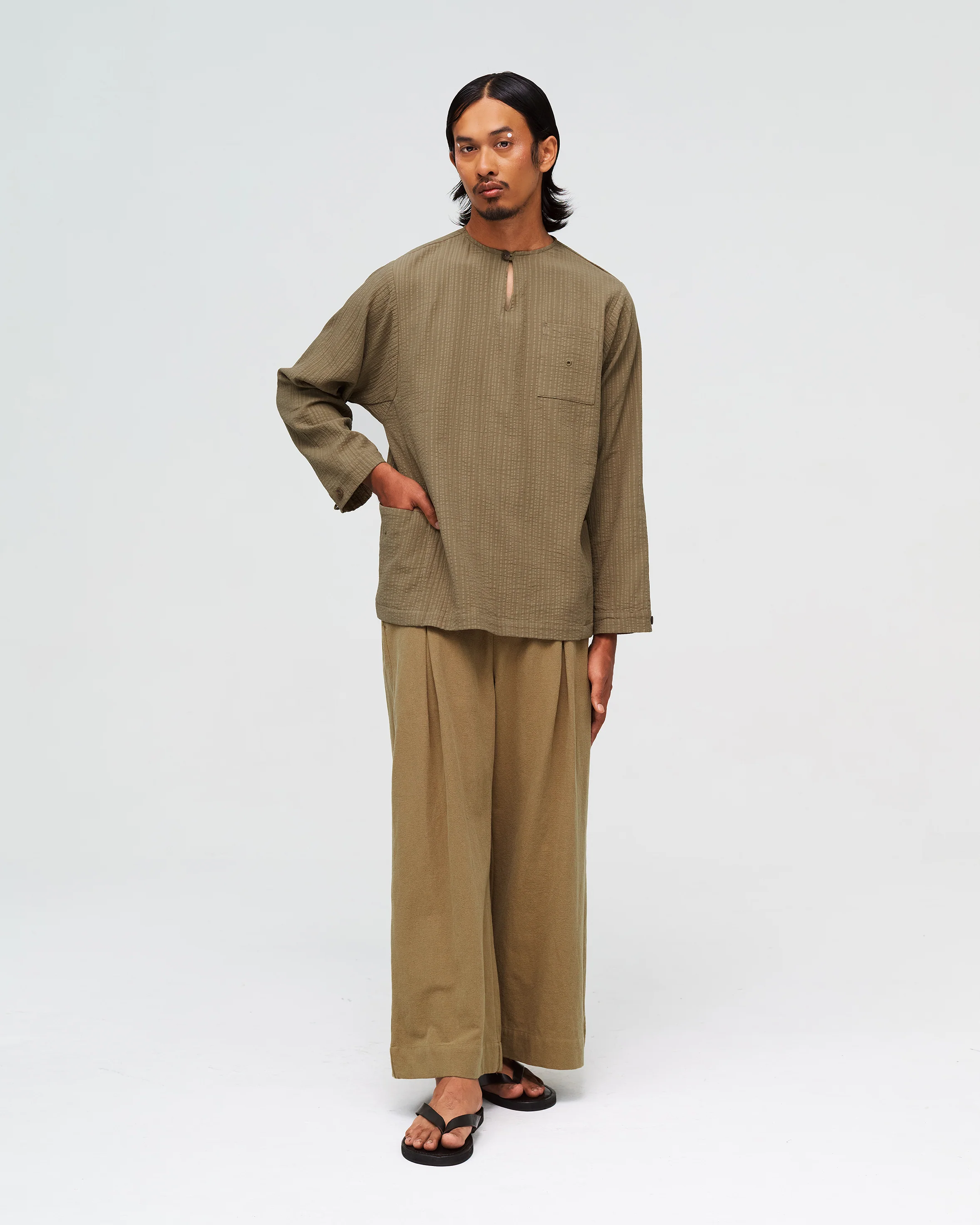 Men: Roti Canai Keyhole Top (Kari) - Image 8