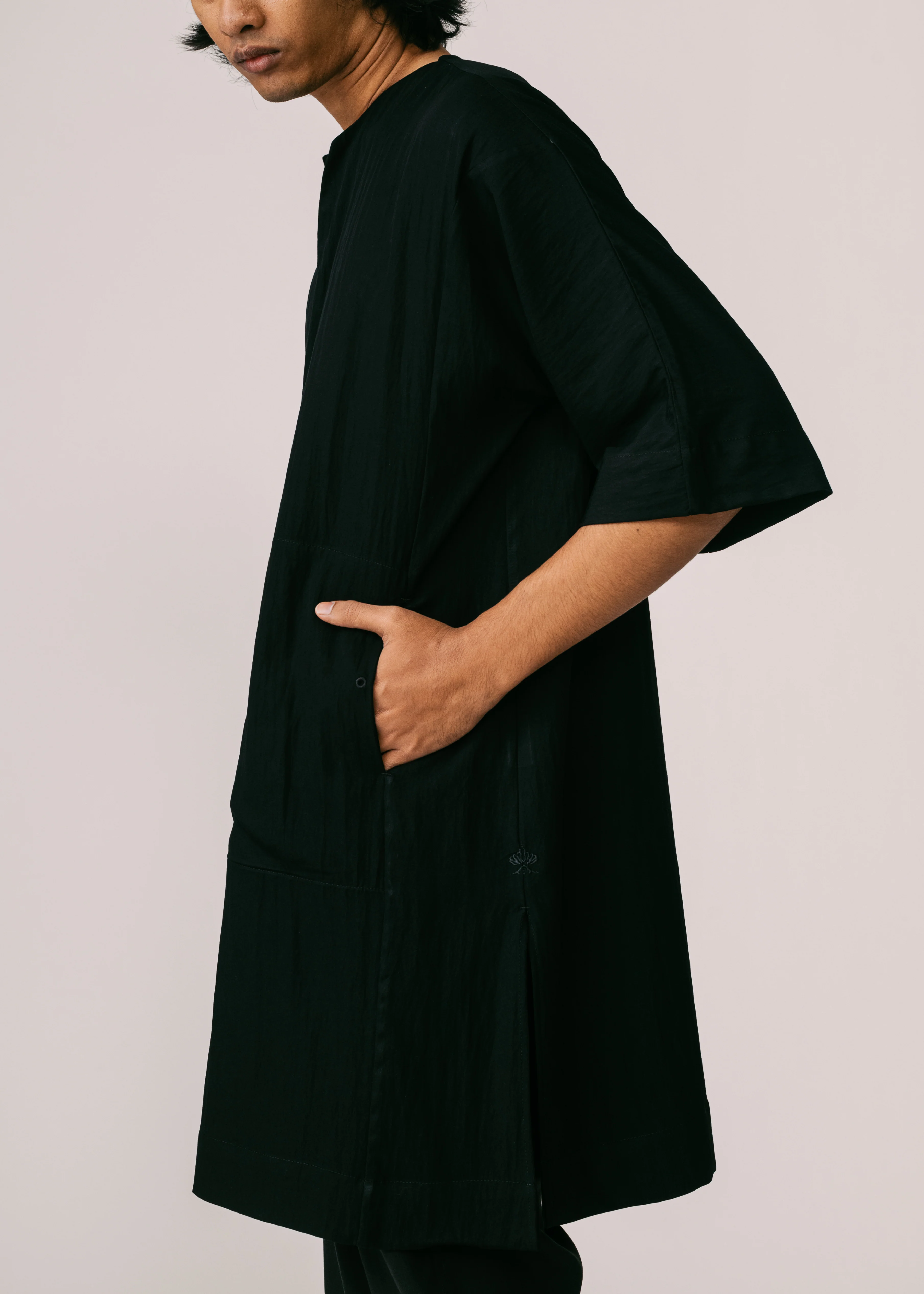 Unisex: Tahan Kurta Top (Black) - Image 2
