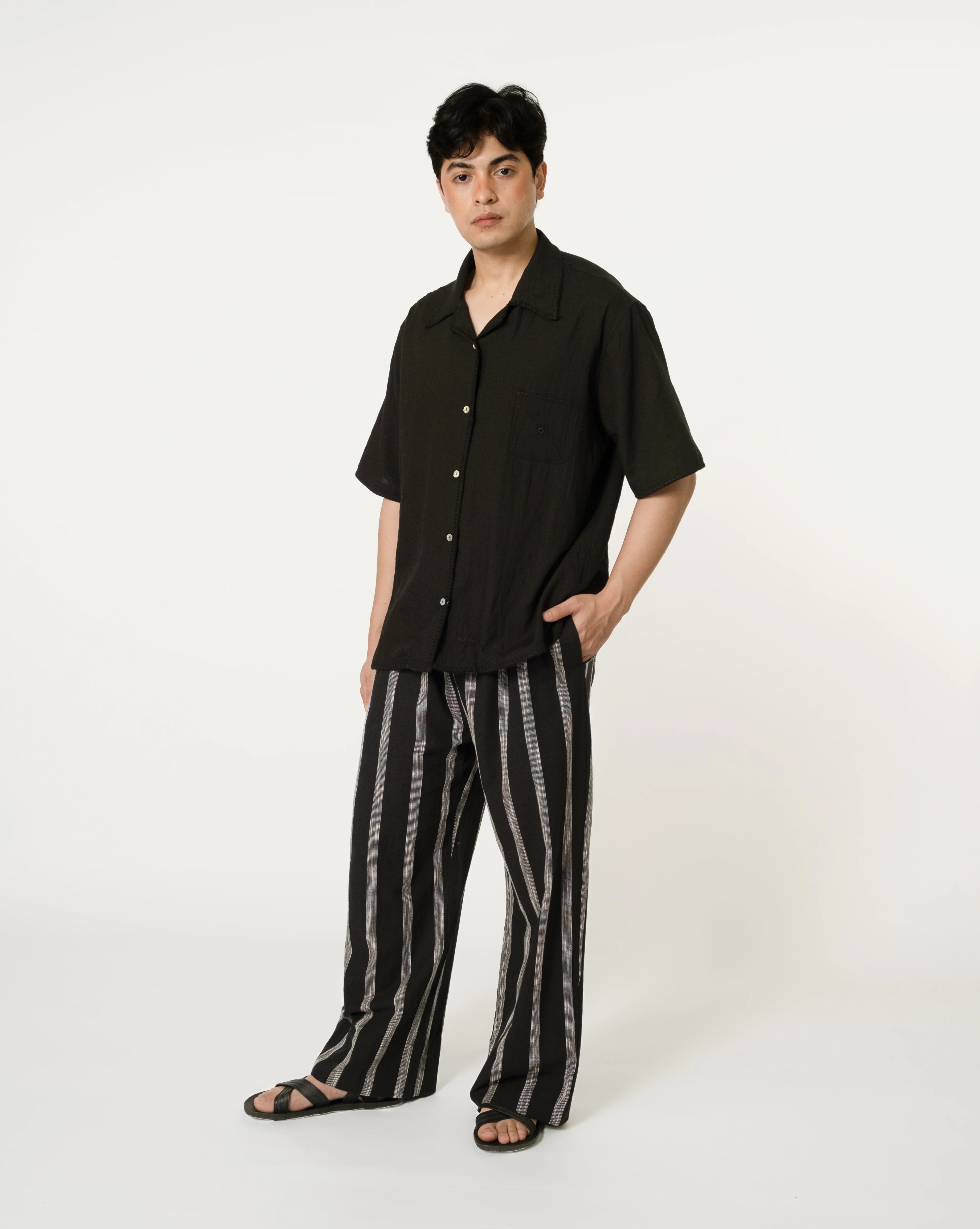 Unisex: Present Blanket Shirt (Black) - Image 3