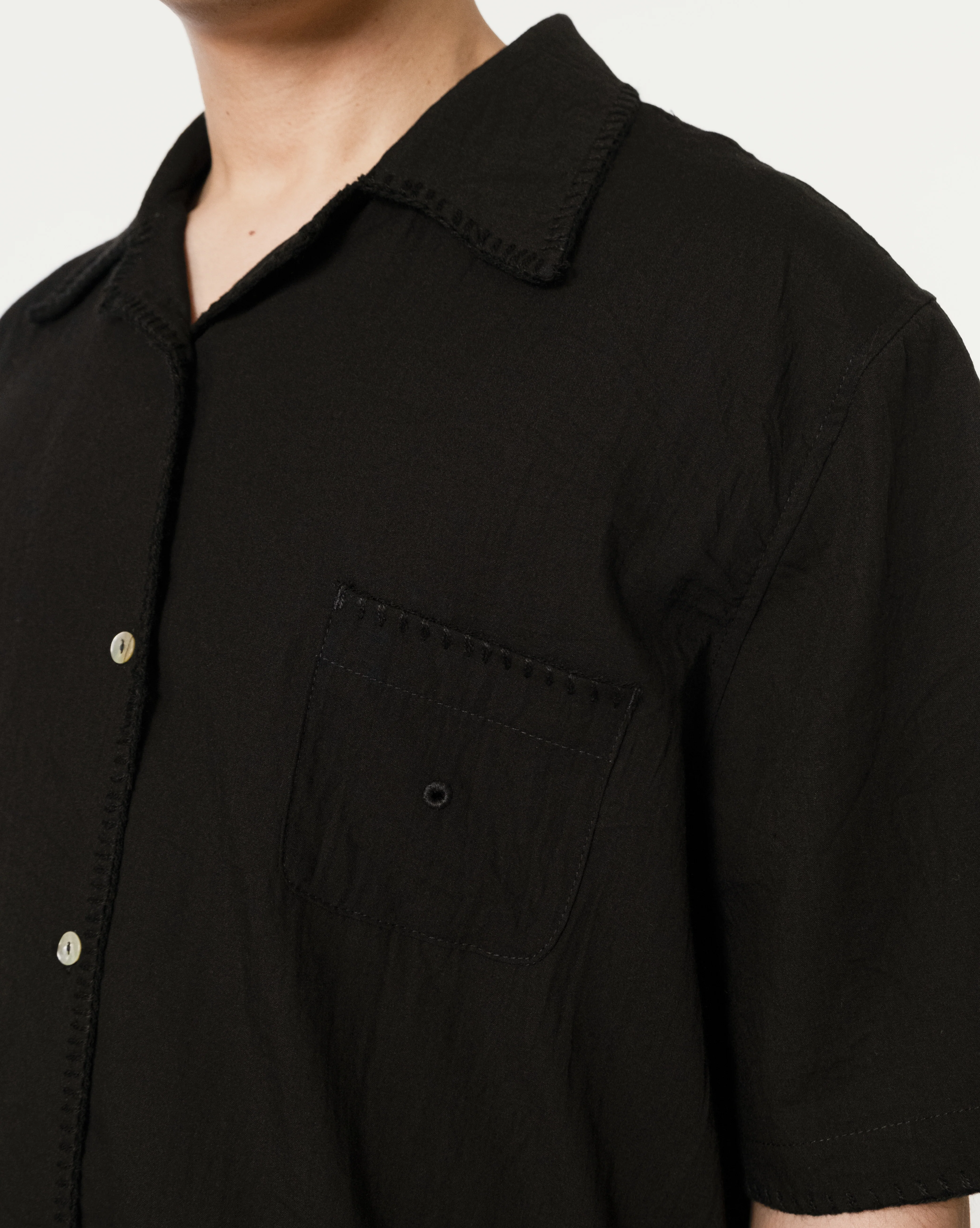 Unisex: Present Blanket Shirt (Black) - Image 4