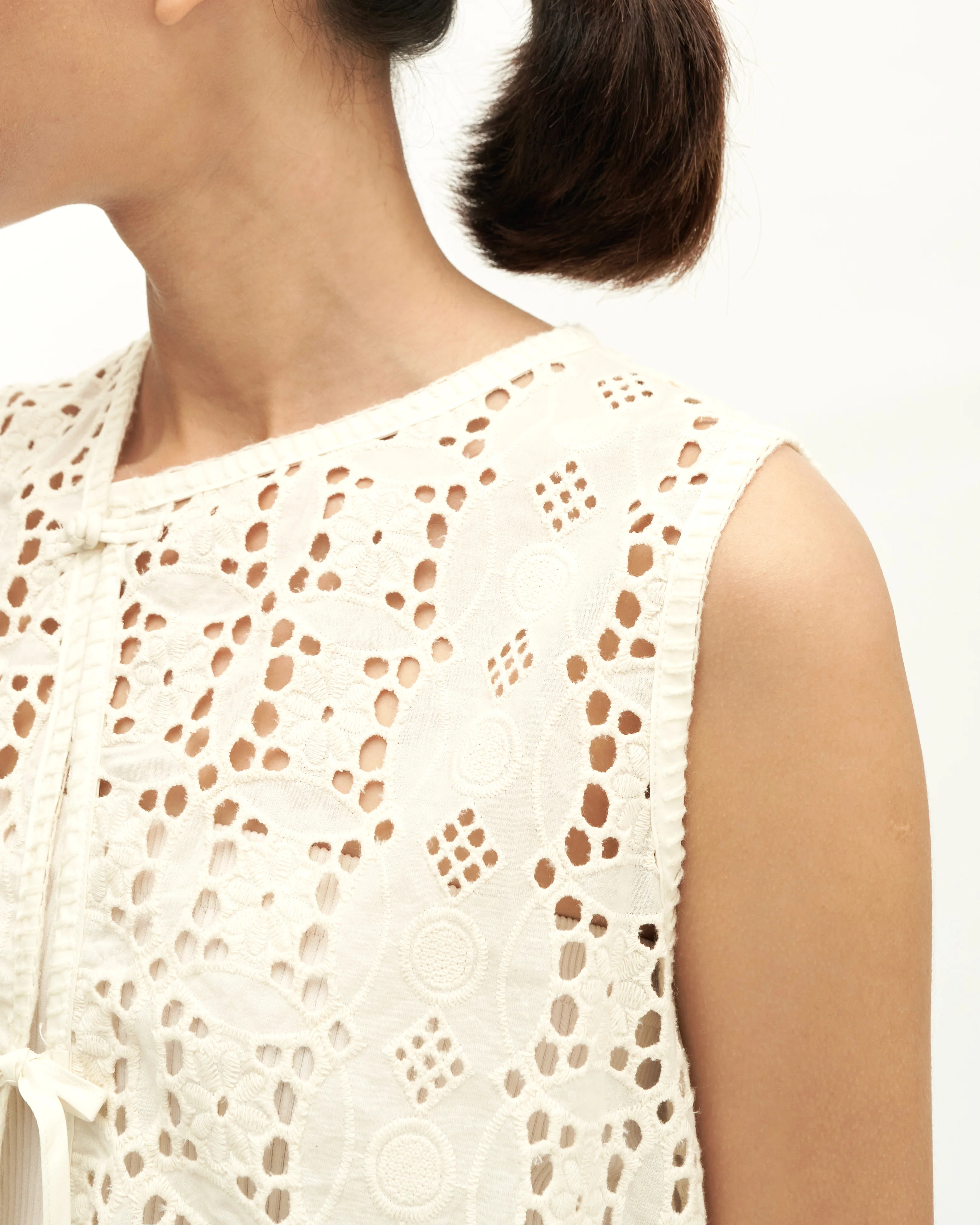 Unisex: Serikat Vest (Sand Eyelet) - Image 7