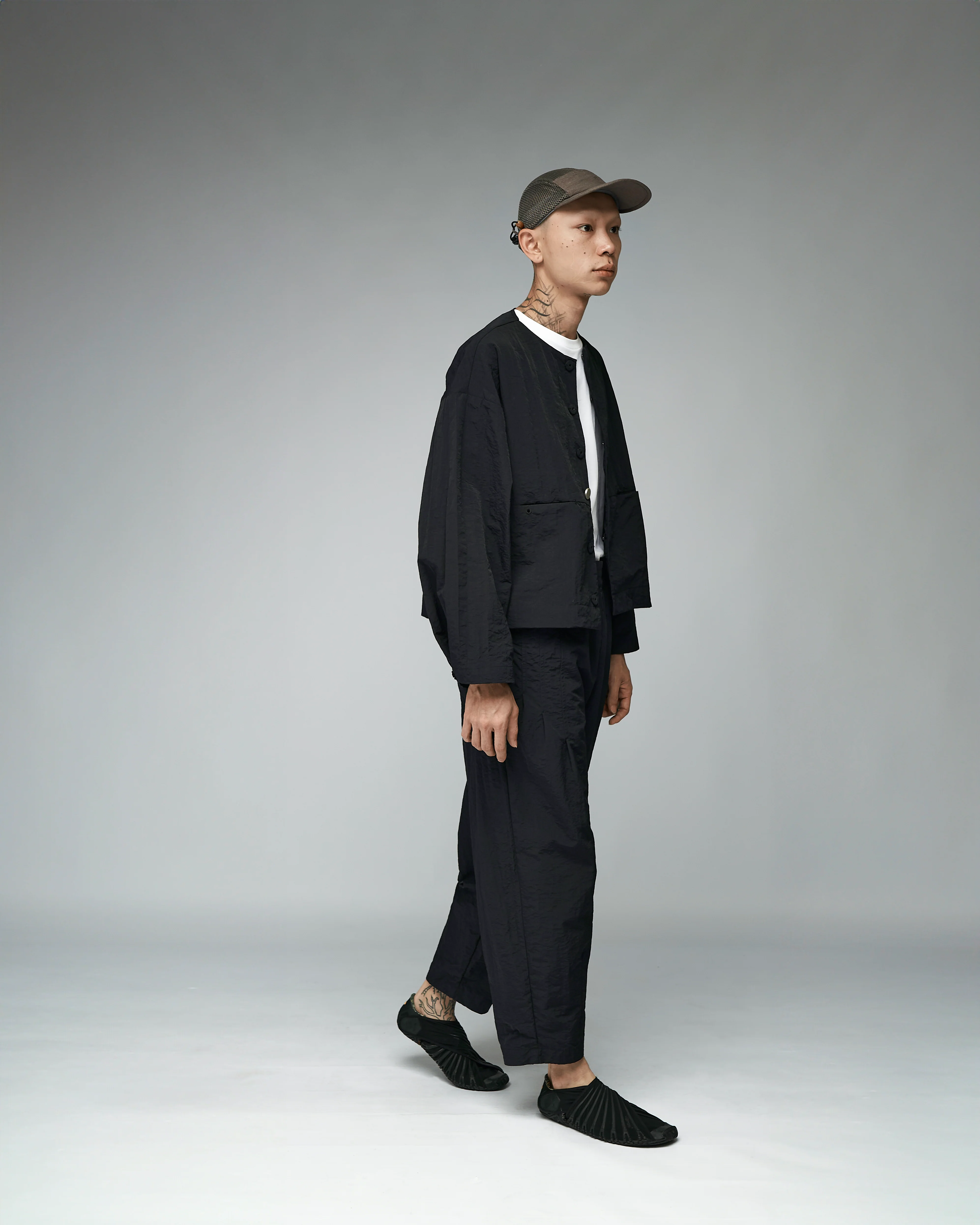 Unisex: The Cropped Jacket (Black) - Image 5