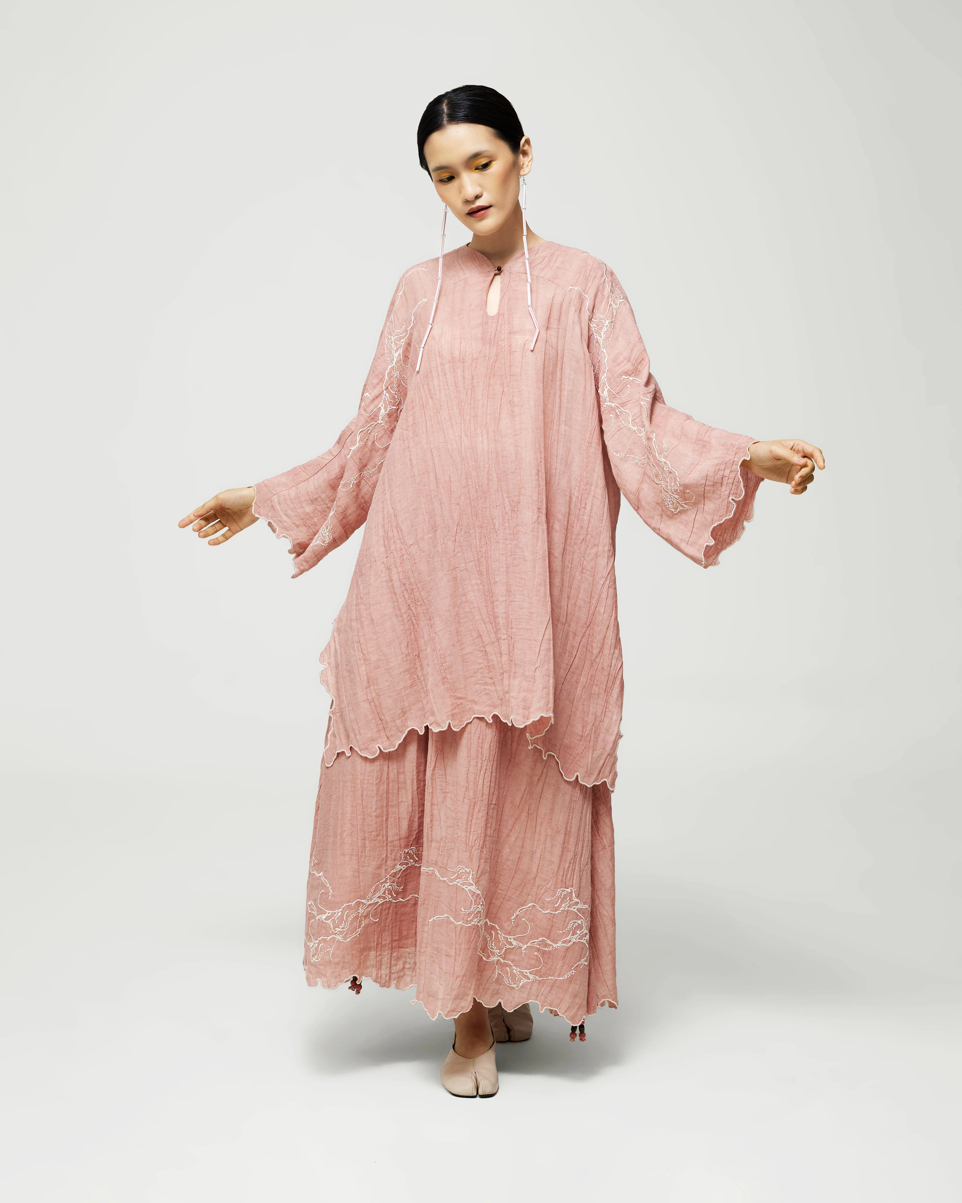 Women: Air Ikat Tepi Kurung Top (Bandung) - Image 4