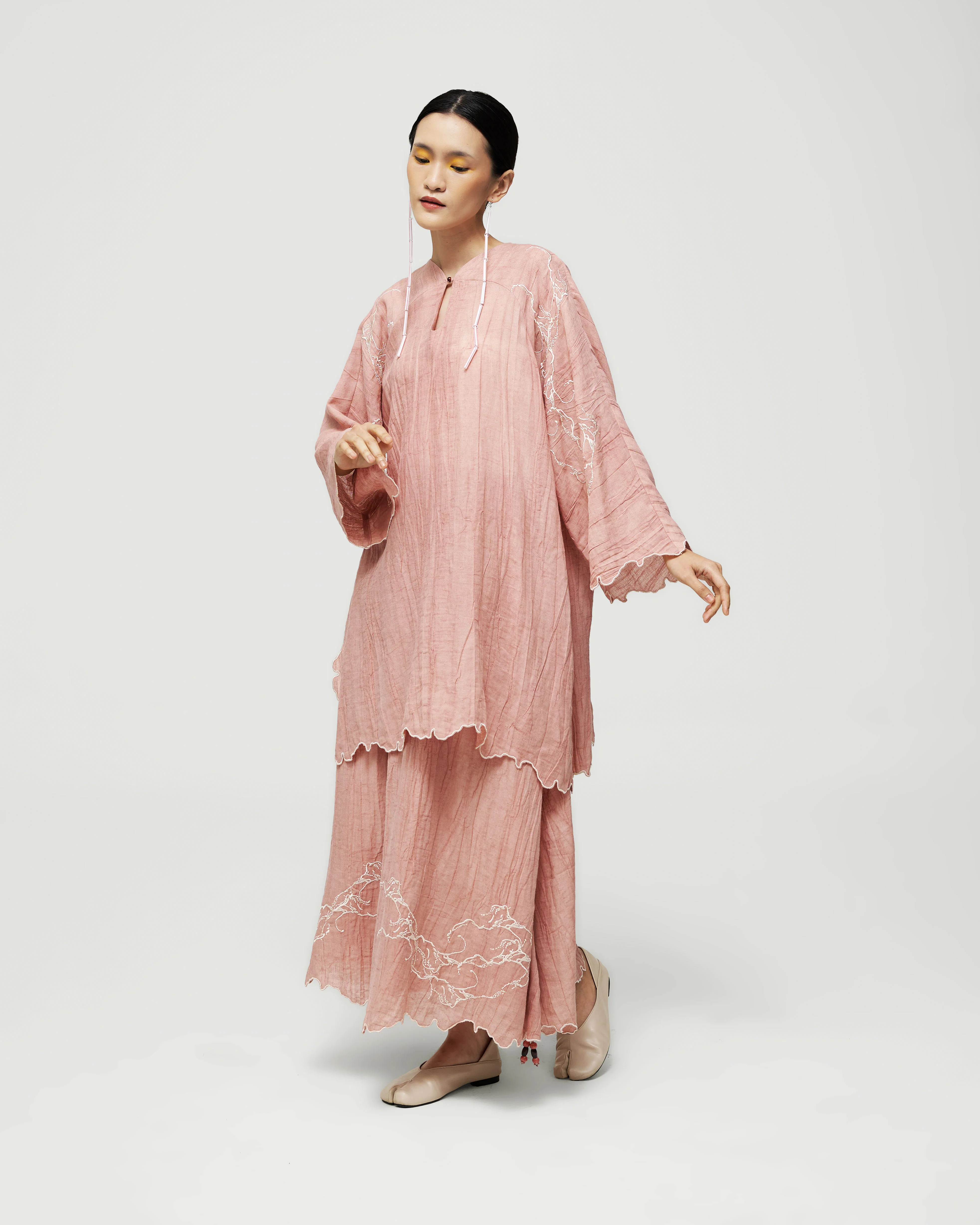 Women: Air Ikat Tepi Kurung Top (Bandung) - Image 7