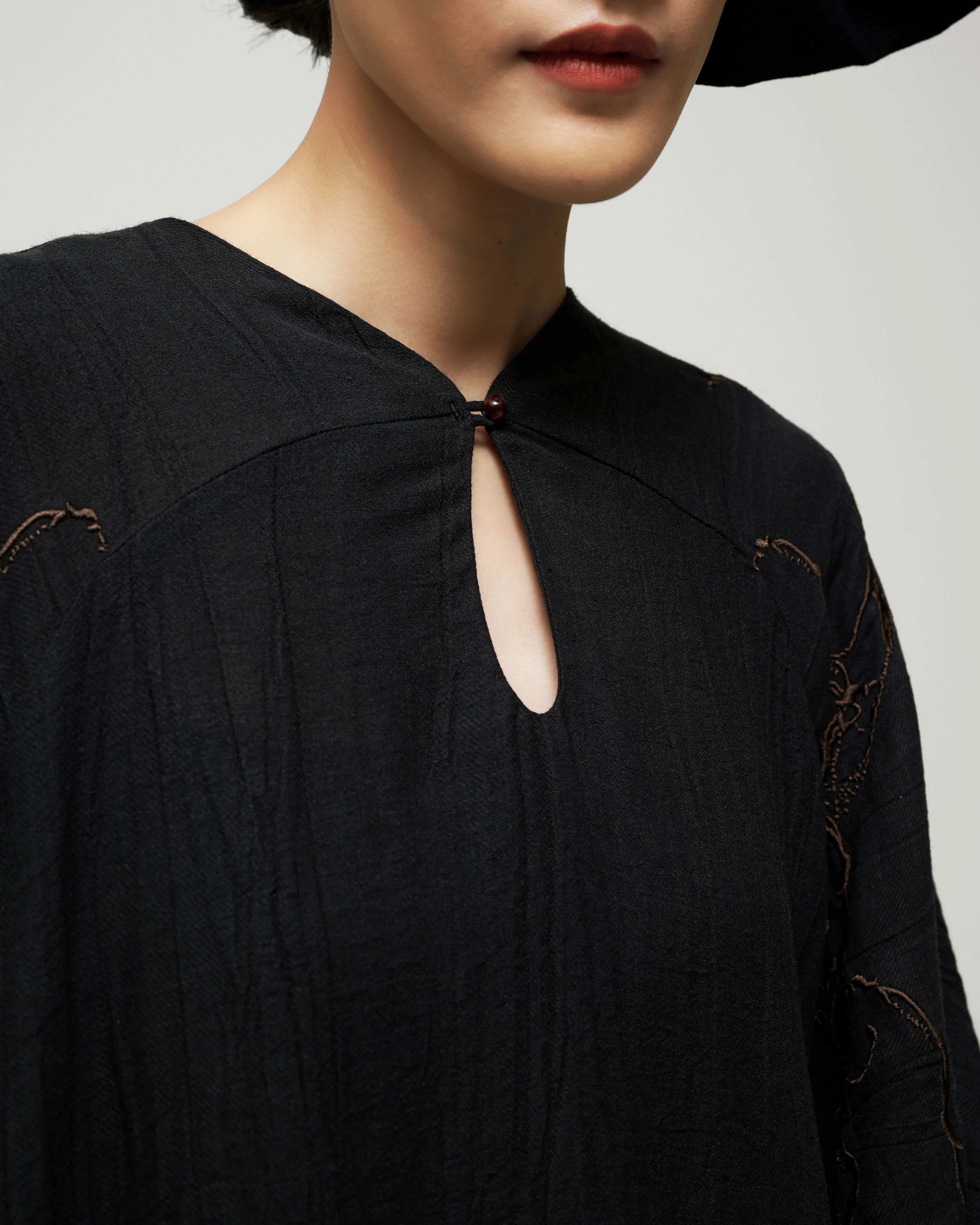 Women: Air Ikat Tepi Kurung Top (Kopi) - Image 3