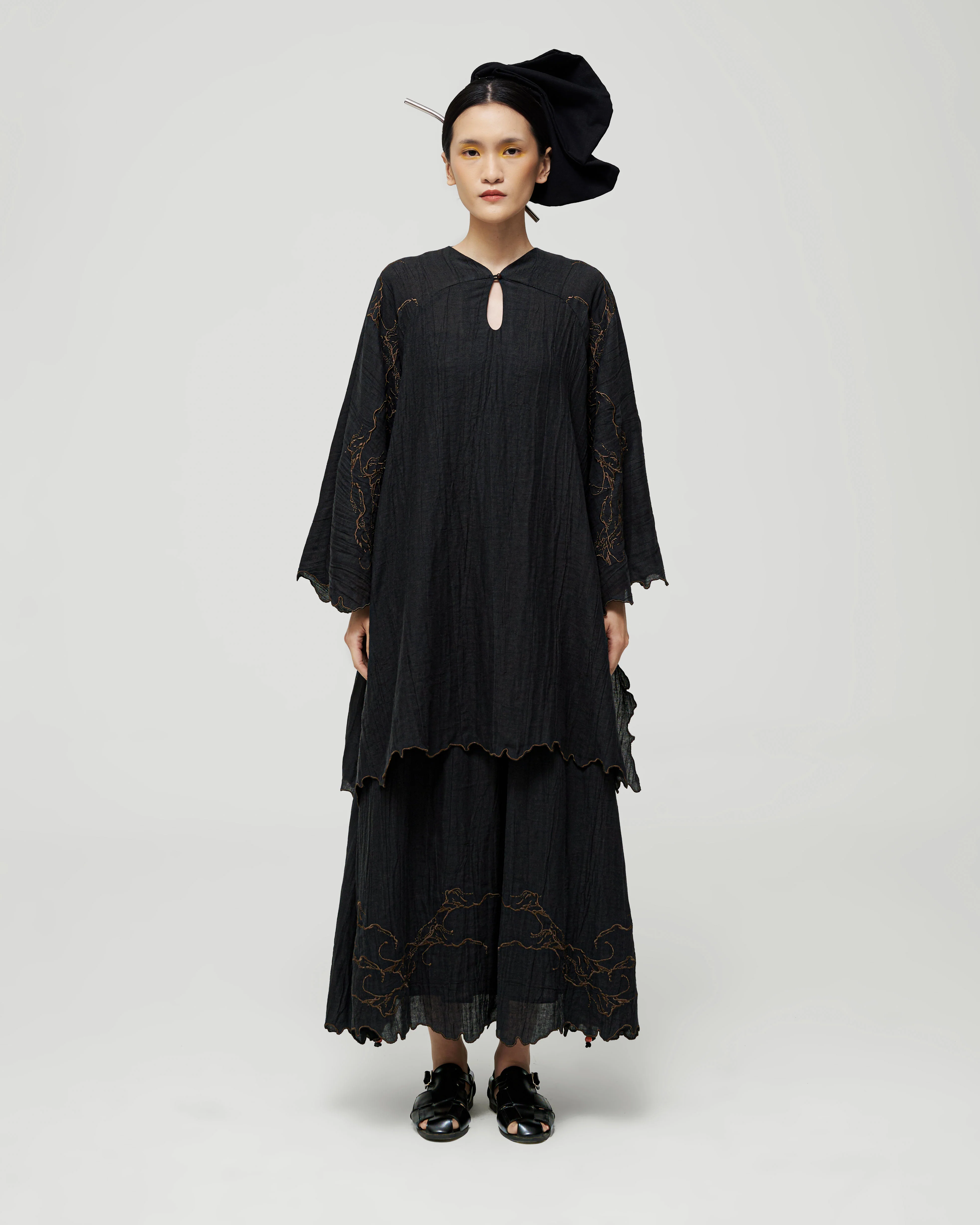 Women: Air Ikat Tepi Kurung Top (Kopi) - Image 4