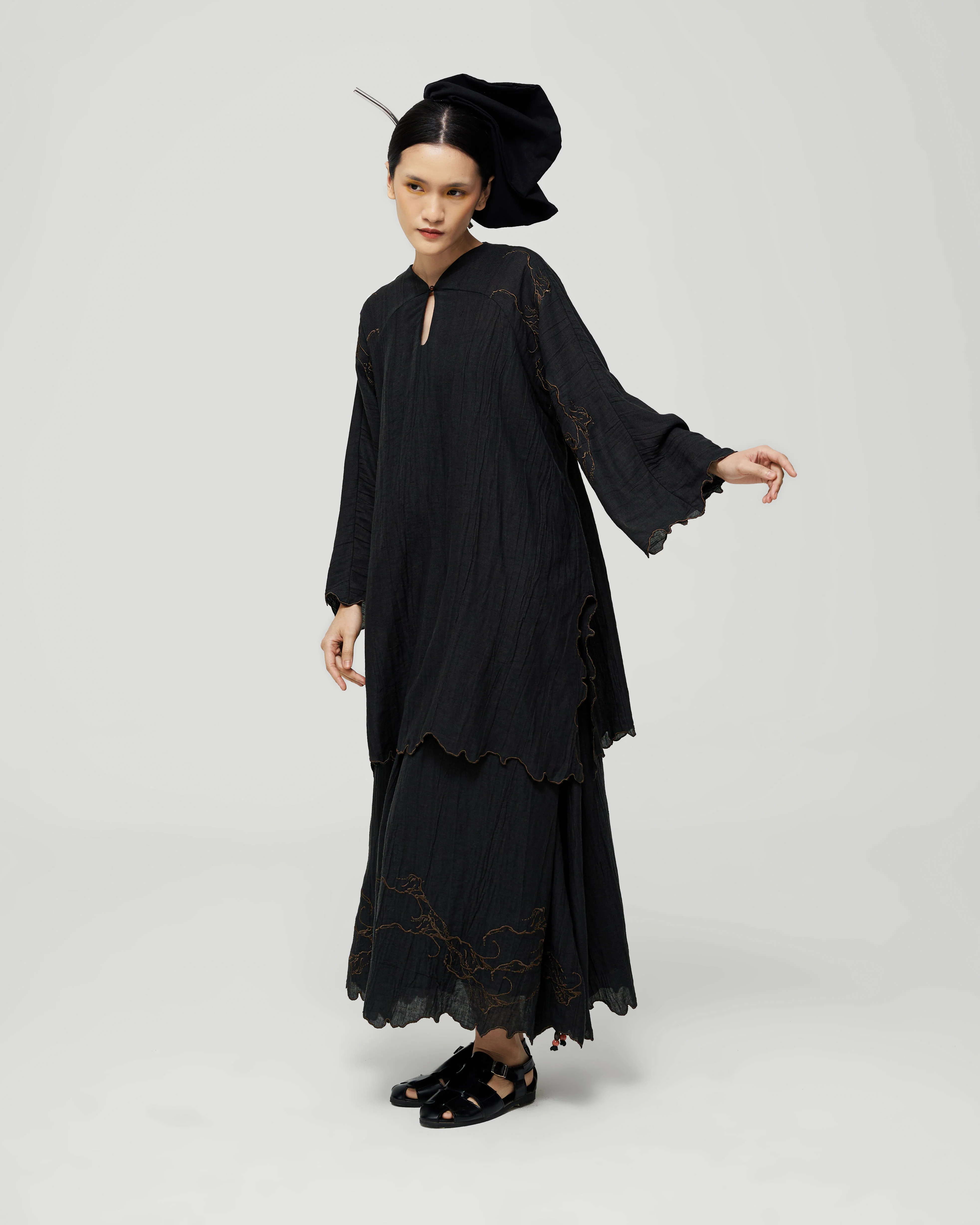 Women: Air Ikat Tepi Kurung Top (Kopi) - Image 7