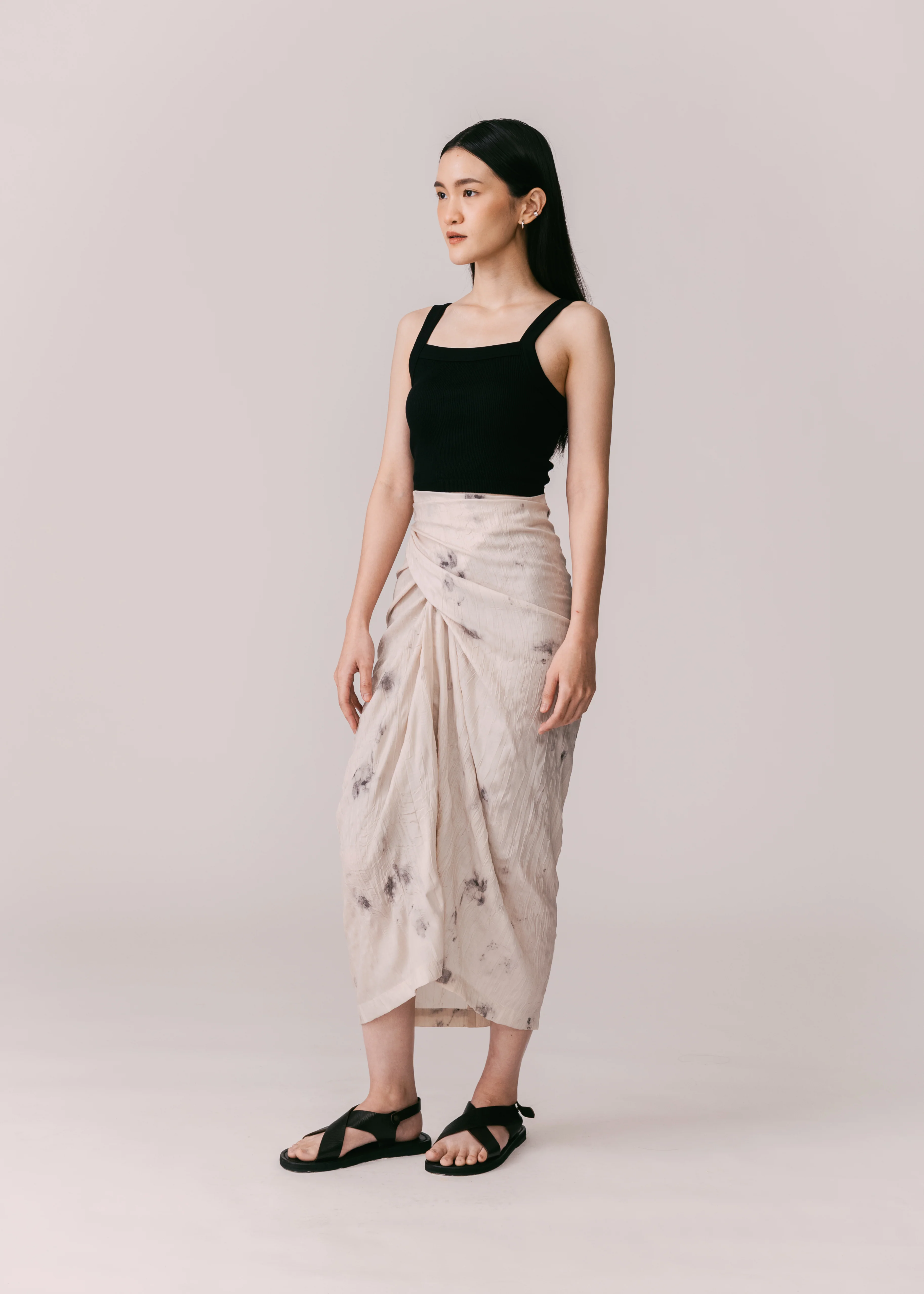 Women: Cambah Knot Sarung (Grey Tie Dye) - Image 6