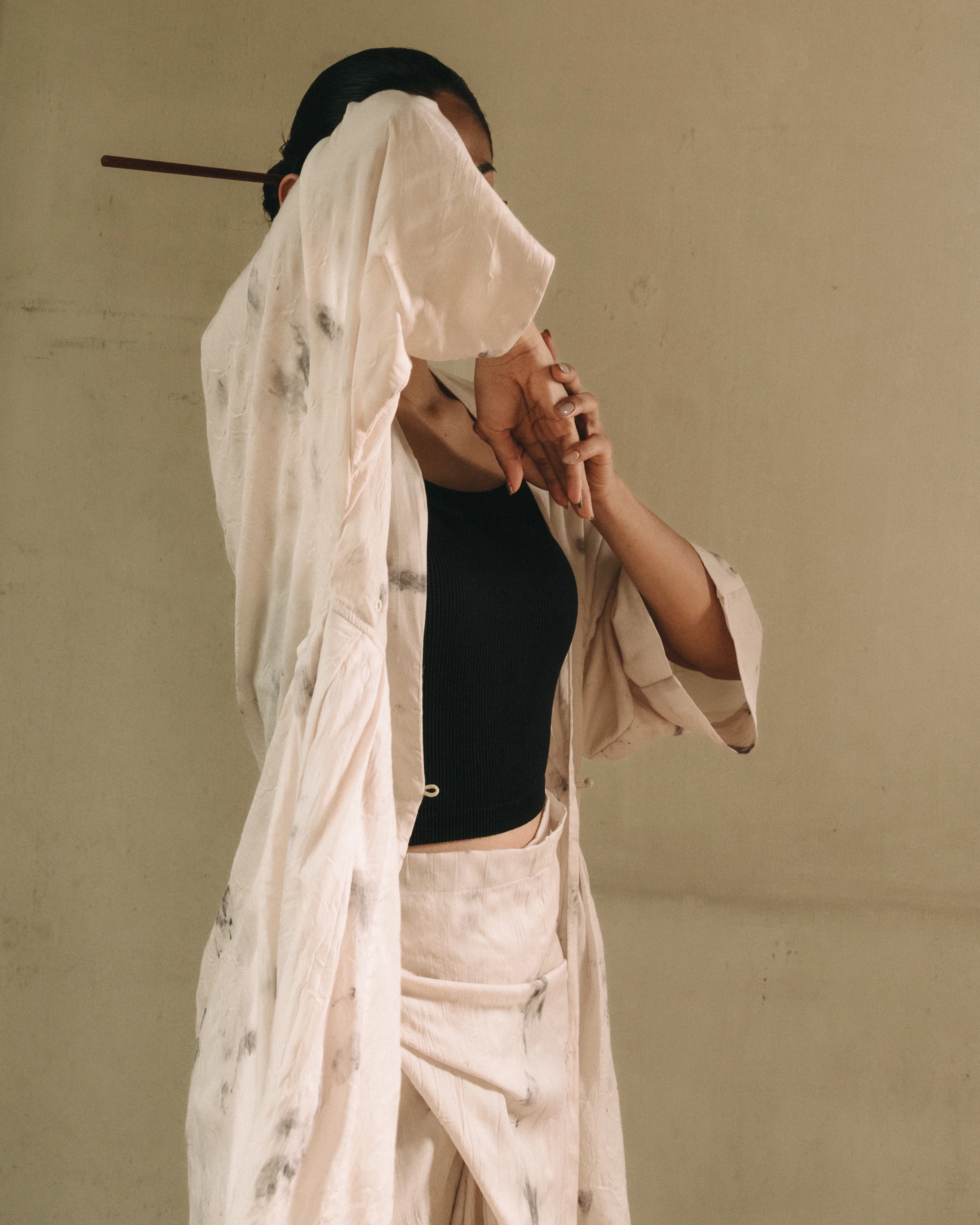 Women: Cambah Knot Sarung (Grey Tie Dye) - Image 8
