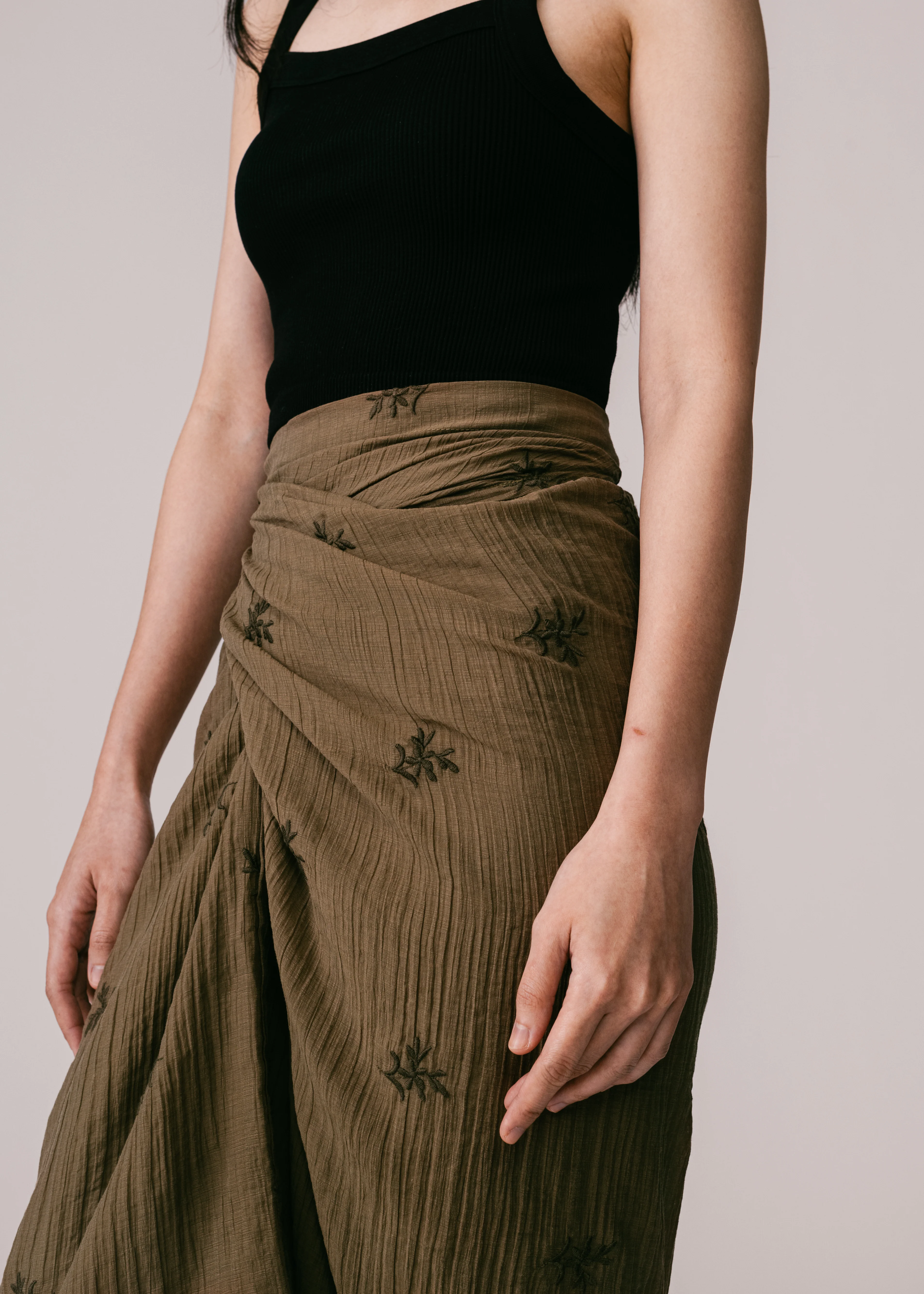 Women: Cambah Knot Sarung (Olive) - Image 4