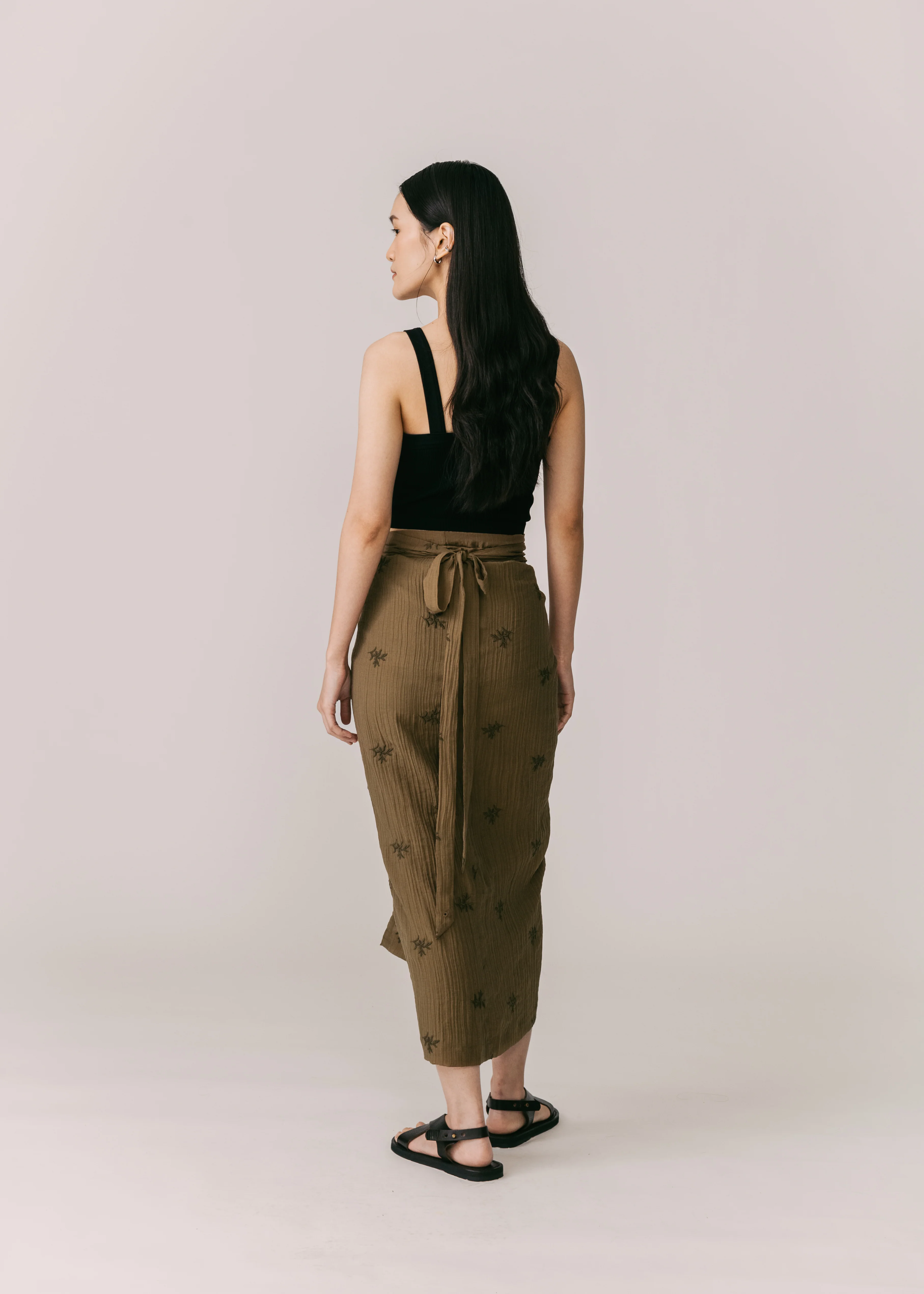 Women: Cambah Knot Sarung (Olive) - Image 5