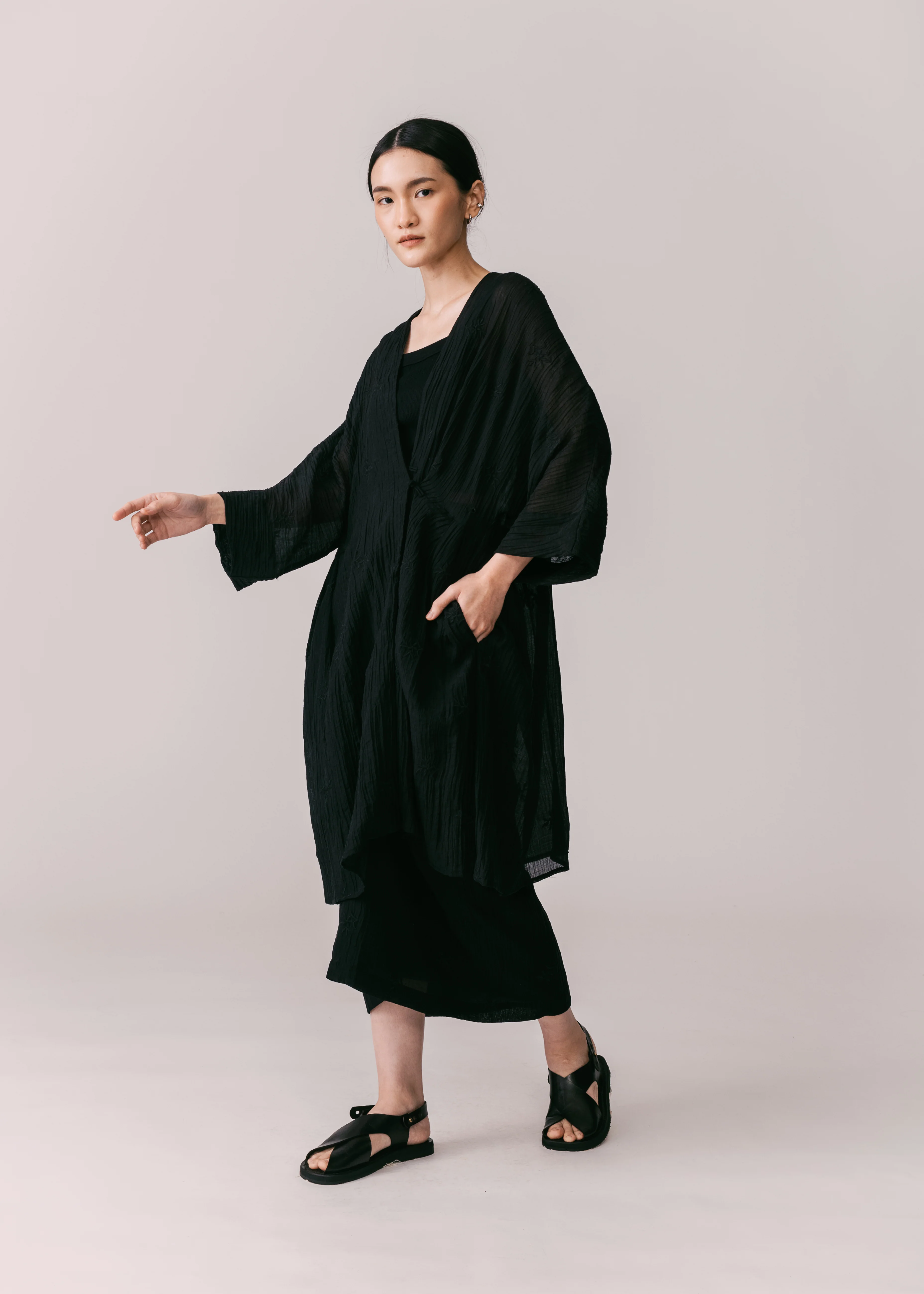 Women: Cambah Pleated Outer (Black) - Image 3