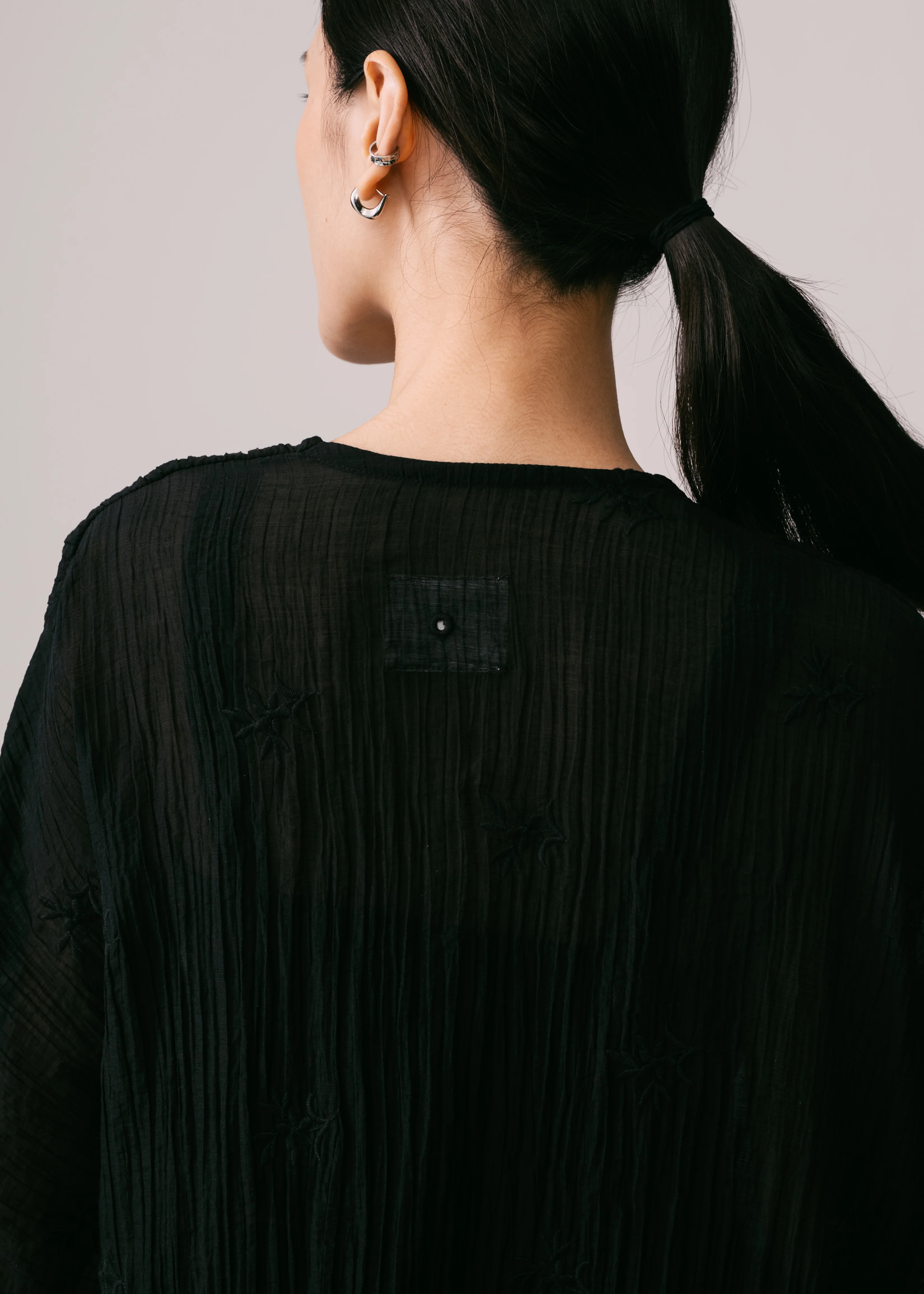 Women: Cambah Pleated Outer (Black) - Image 6