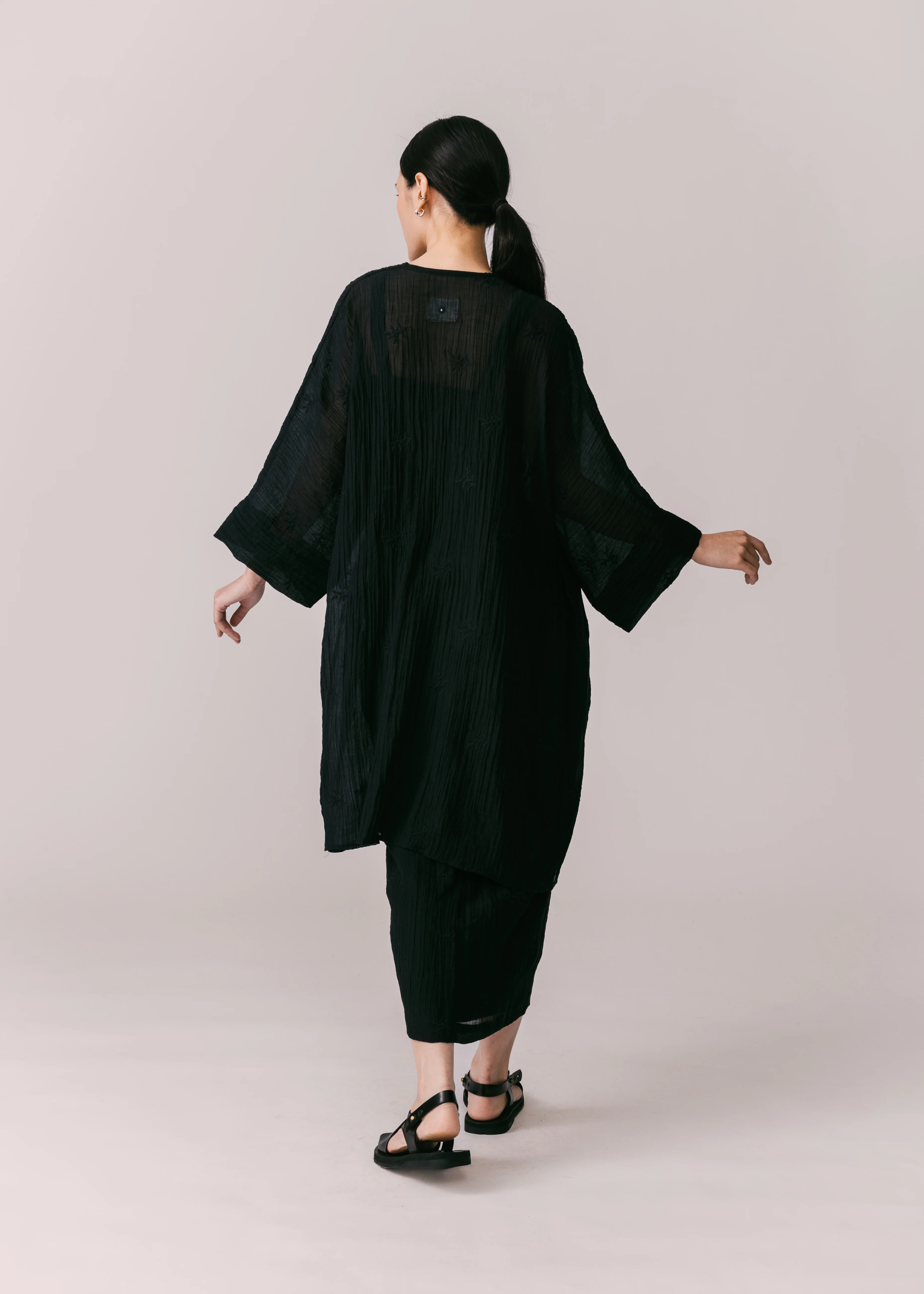 Women: Cambah Pleated Outer (Black) - Image 7