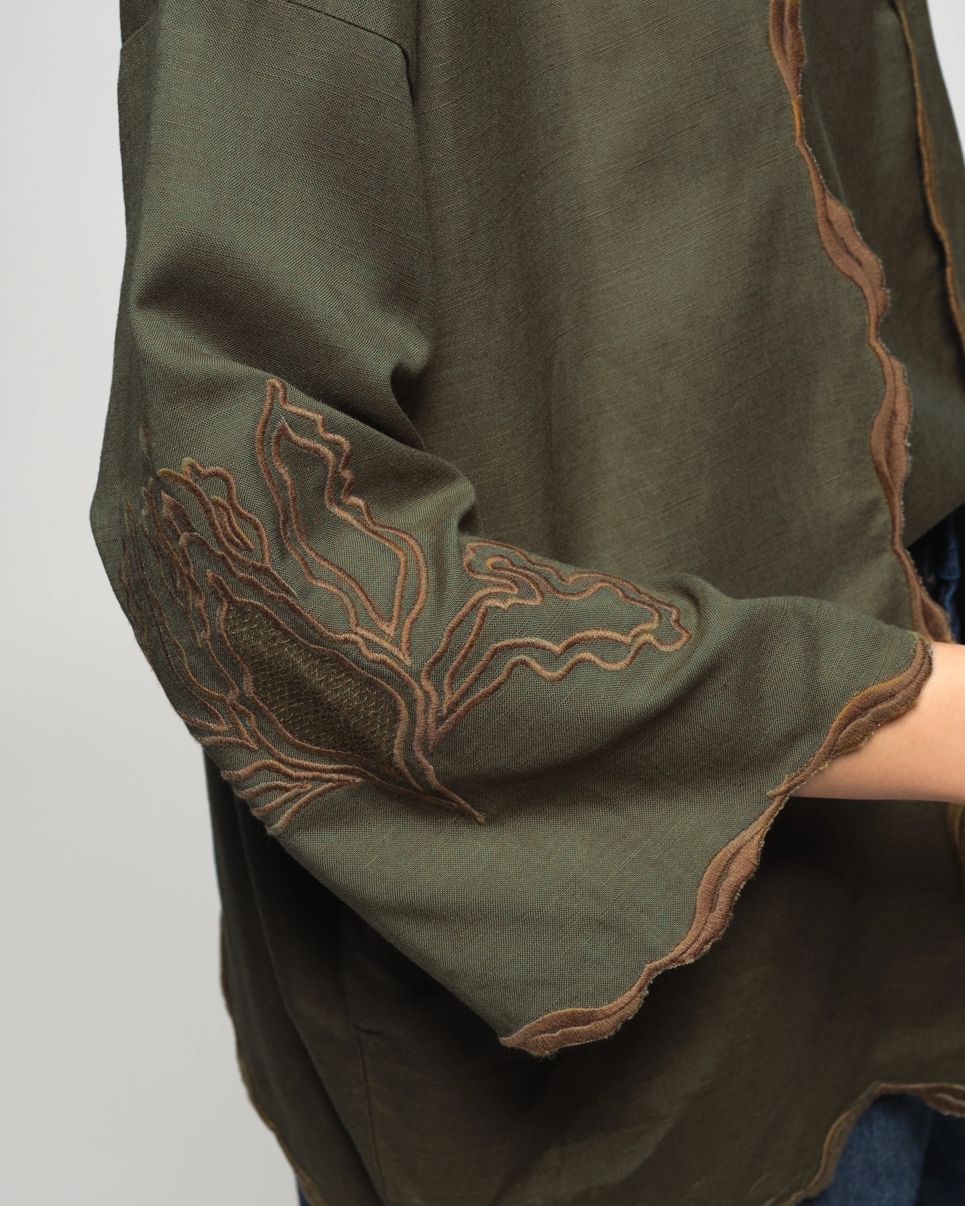 Women: Mekar Linen Loose Kebaya (Bark Olive) - Image 4