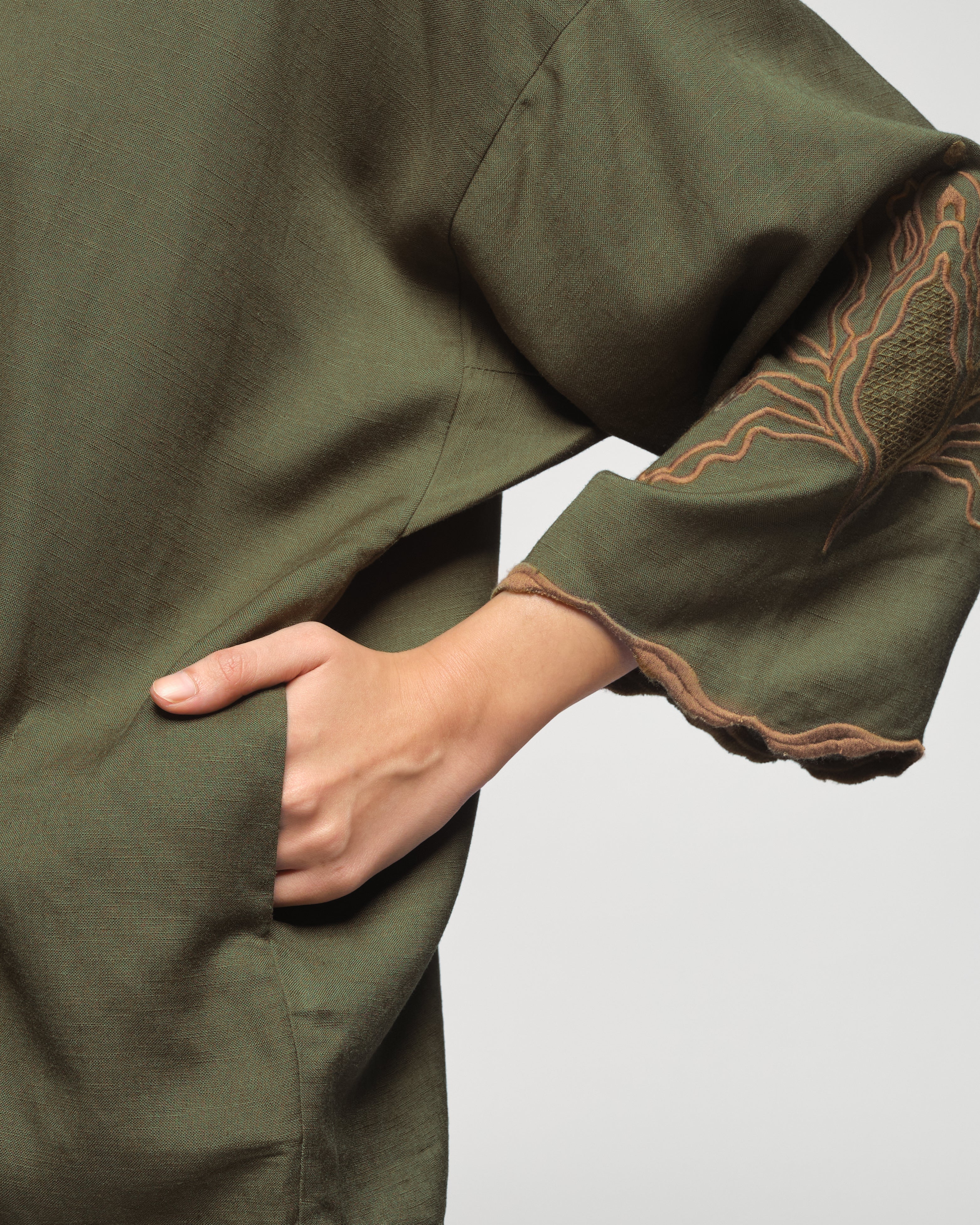 Women: Mekar Linen Loose Kebaya (Bark Olive) - Image 5