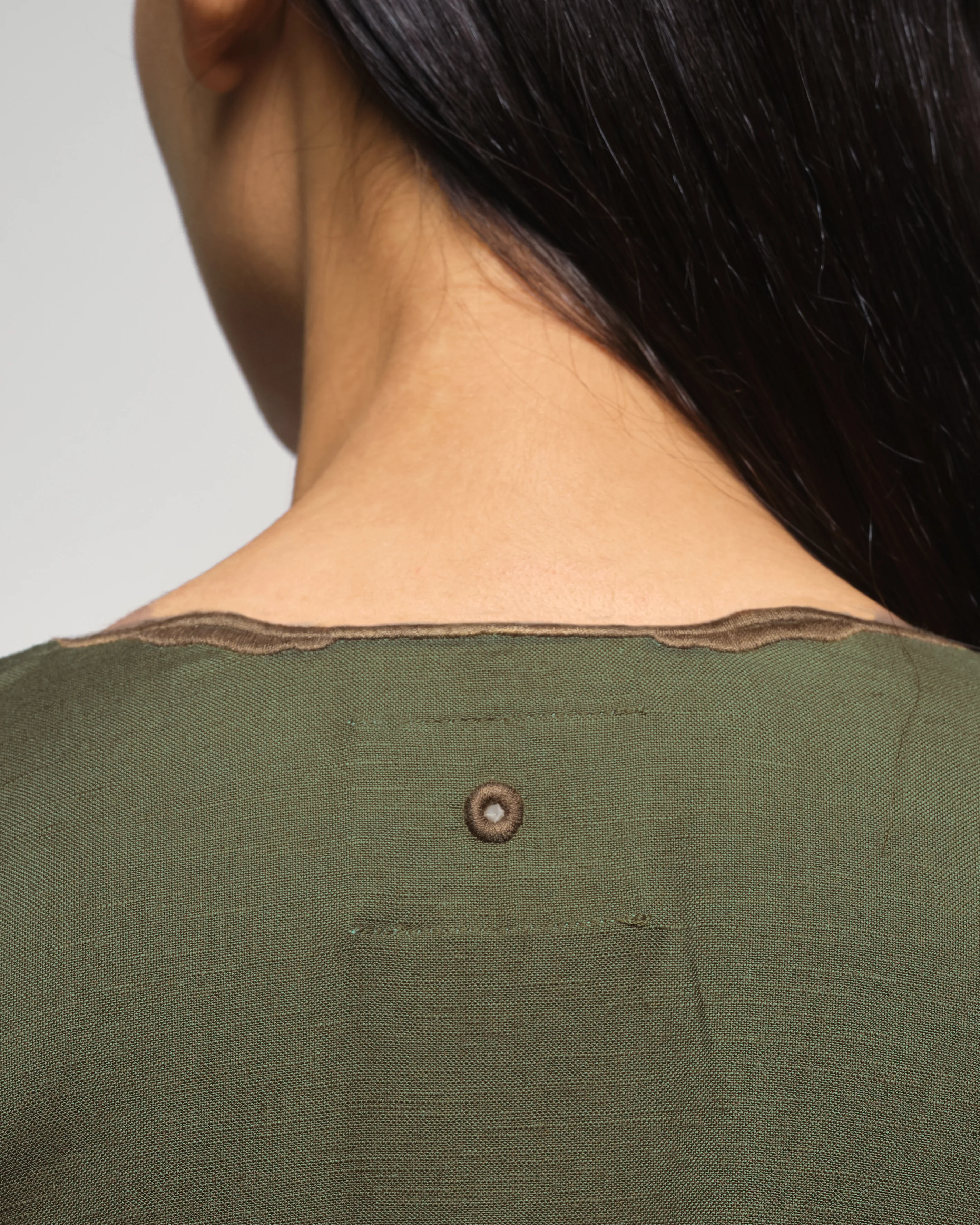 Women: Mekar Linen Loose Kebaya (Bark Olive) - Image 7