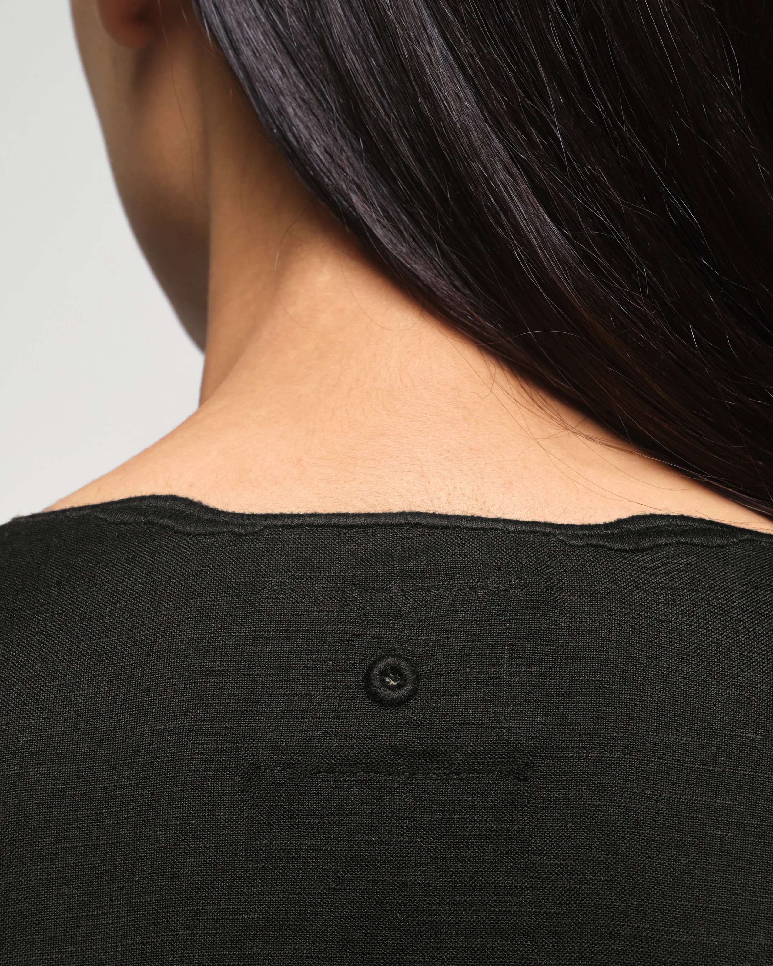 Women: Mekar Linen Loose Kebaya (Black) - Image 7