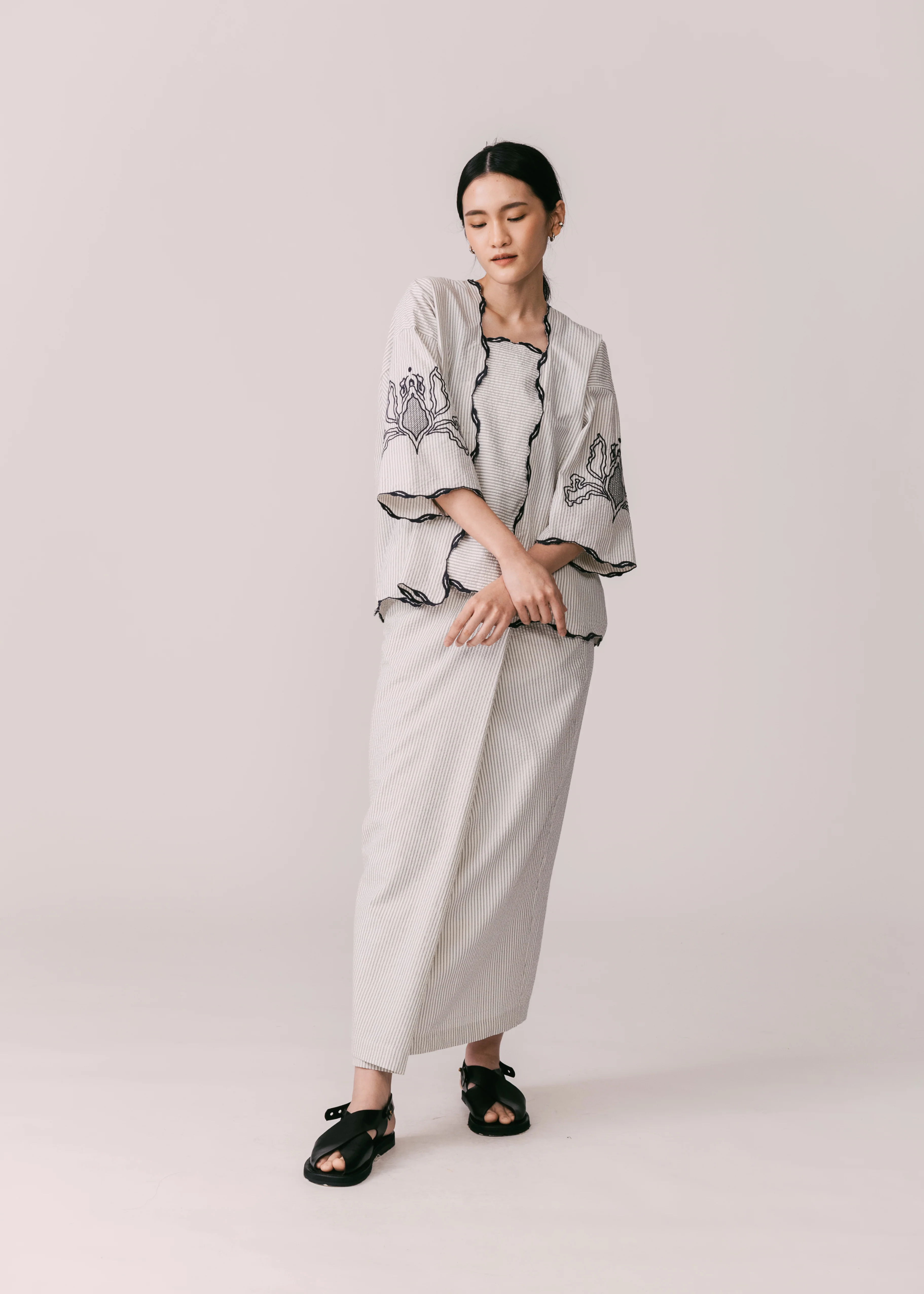 Women: Mekar Loose Kebaya (Black Stripe) - Image 4