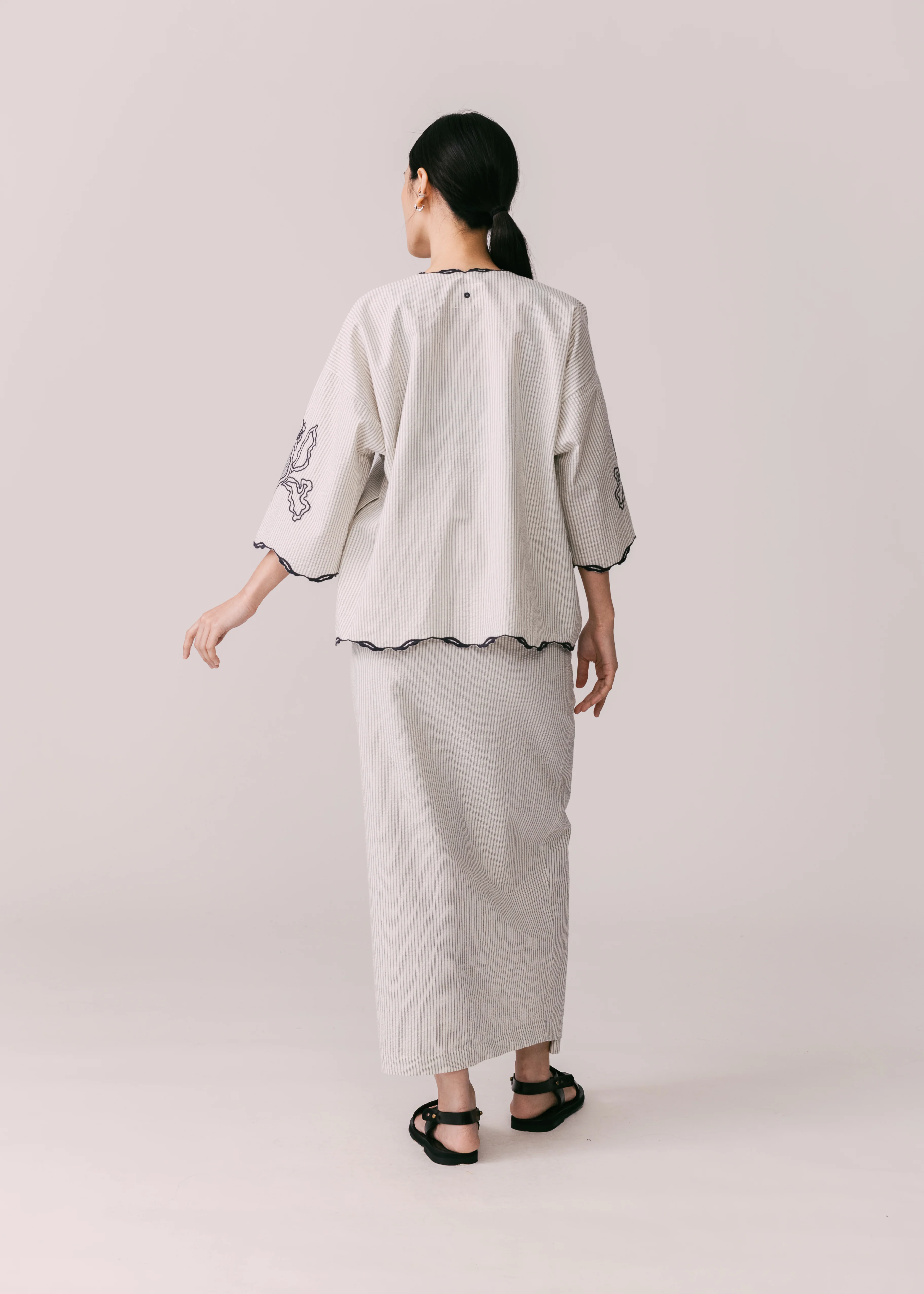 Women: Mekar Loose Kebaya (Black Stripe) - Image 5