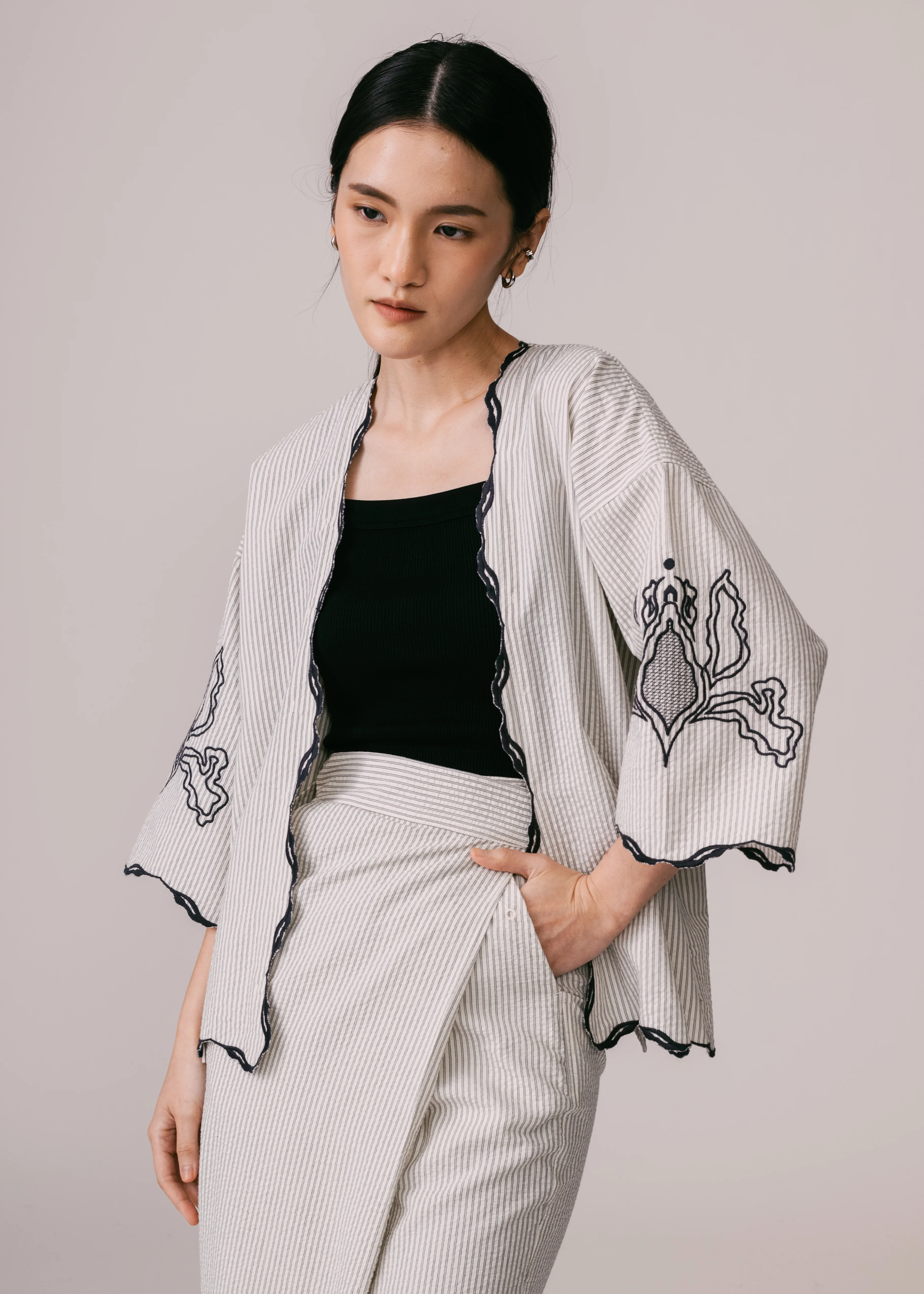 Women: Mekar Loose Kebaya (Black Stripe) - Image 9