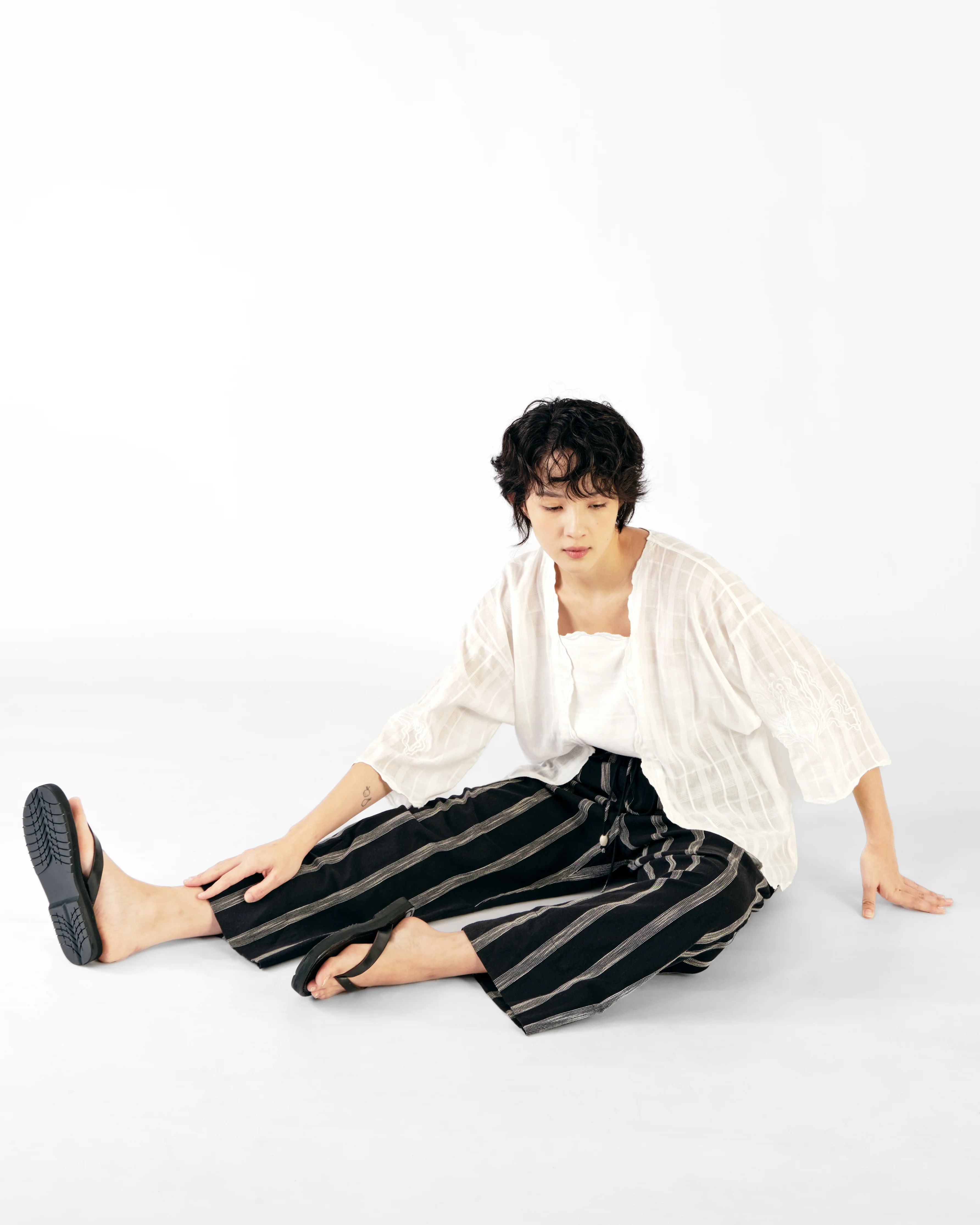 Women: Mekar Loose Kebaya (Off White) - Image 12