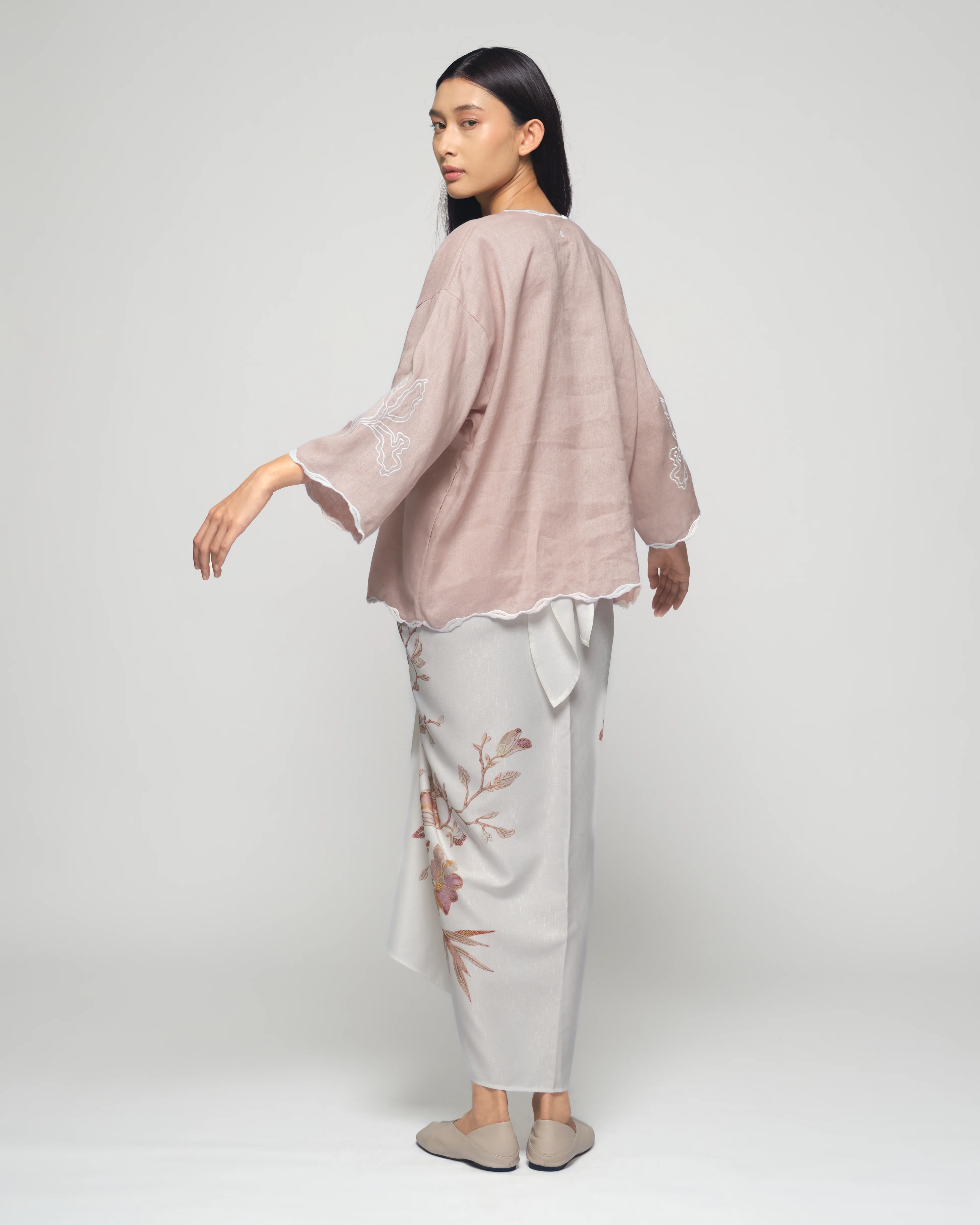 Women: Mekar Linen Loose Kebaya (Dusty Rose) - Image 5
