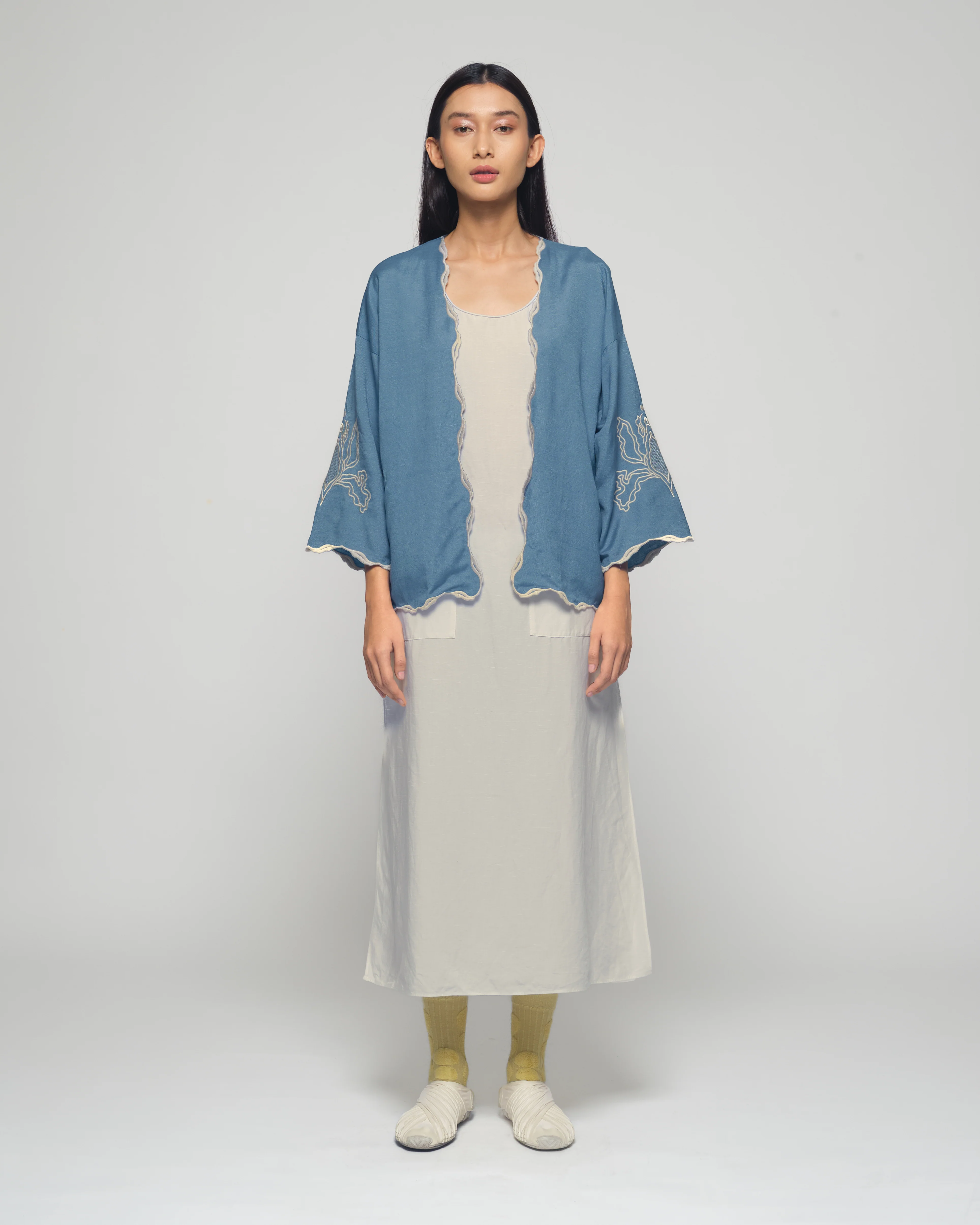 Women: Mekar Linen Loose Kebaya (Glacier Blue) - Image 5