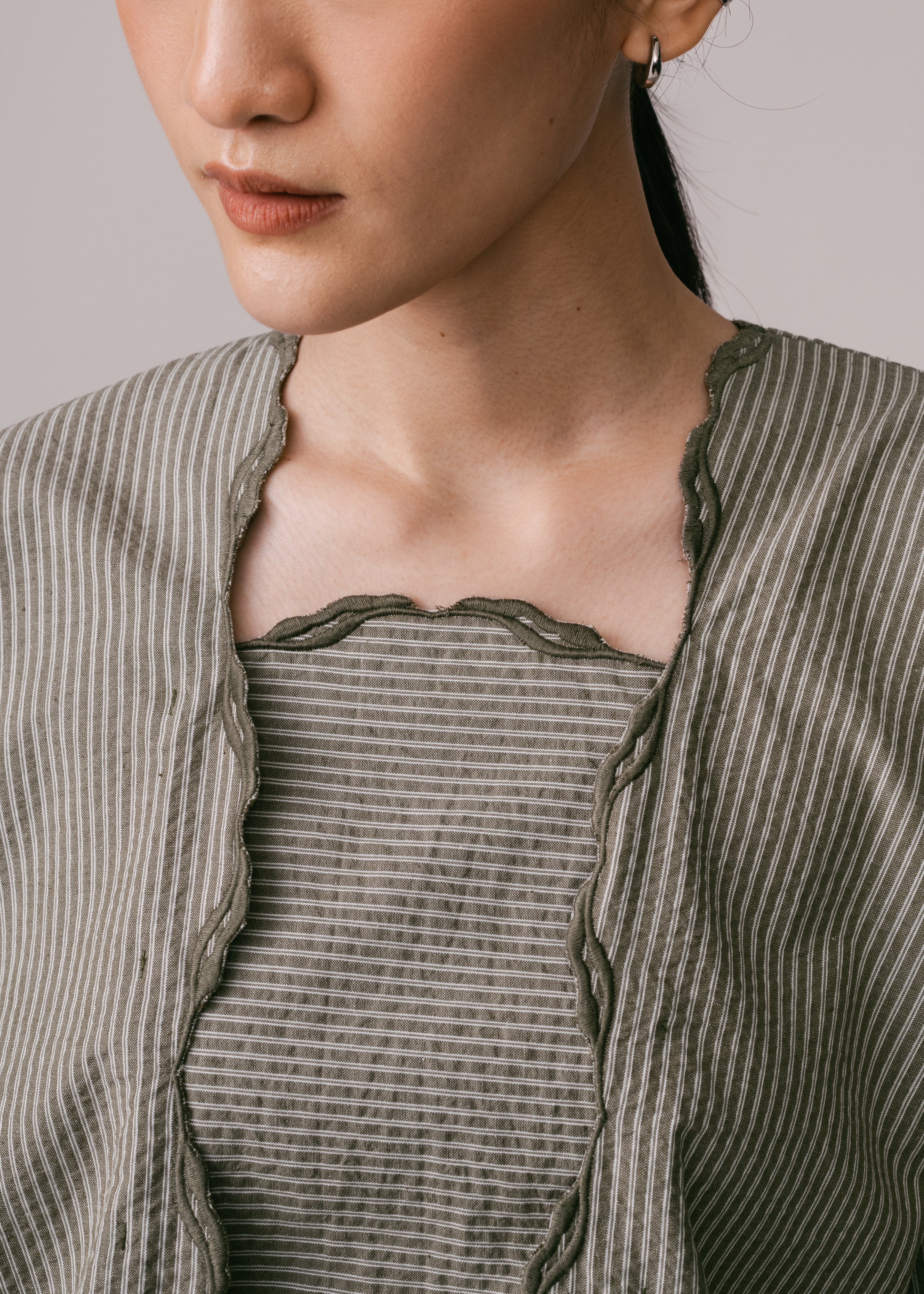 Women: Mekar Loose Kebaya (Olive Stripe) - Image 4