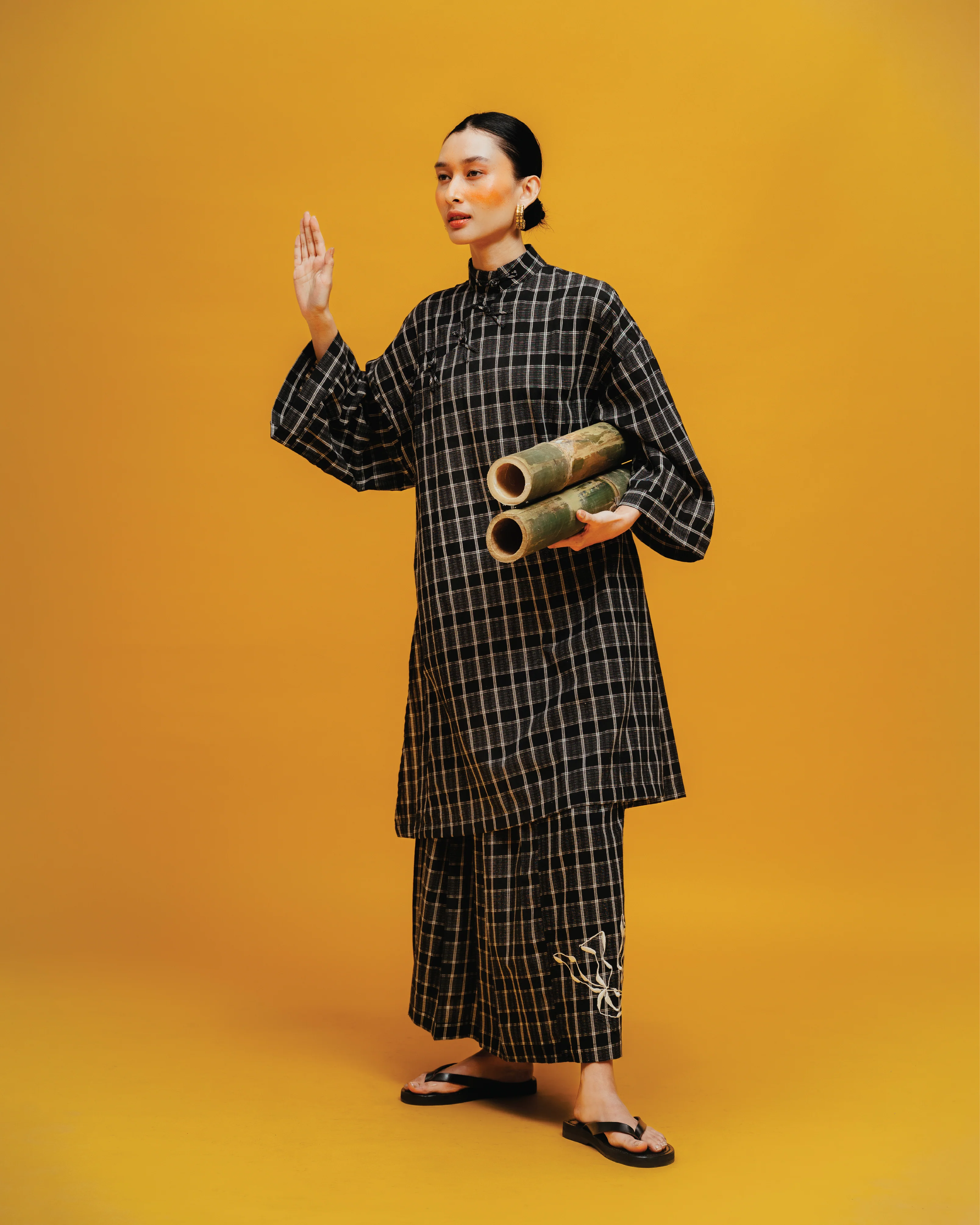 Women: Rasa Loose Kurung Top (Black Checks) - Image 11