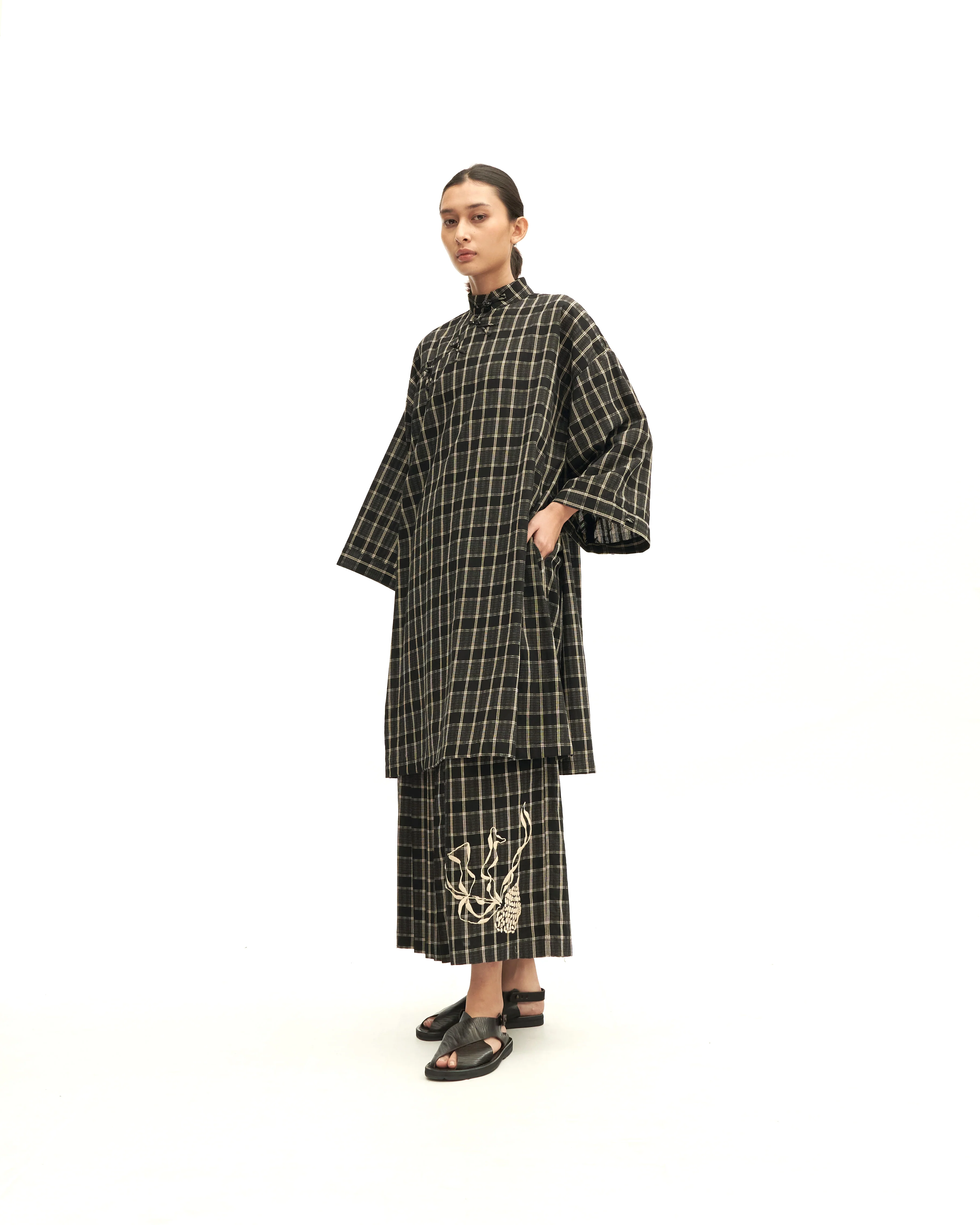 Women: Rasa Loose Kurung Top (Black Checks) - Image 6
