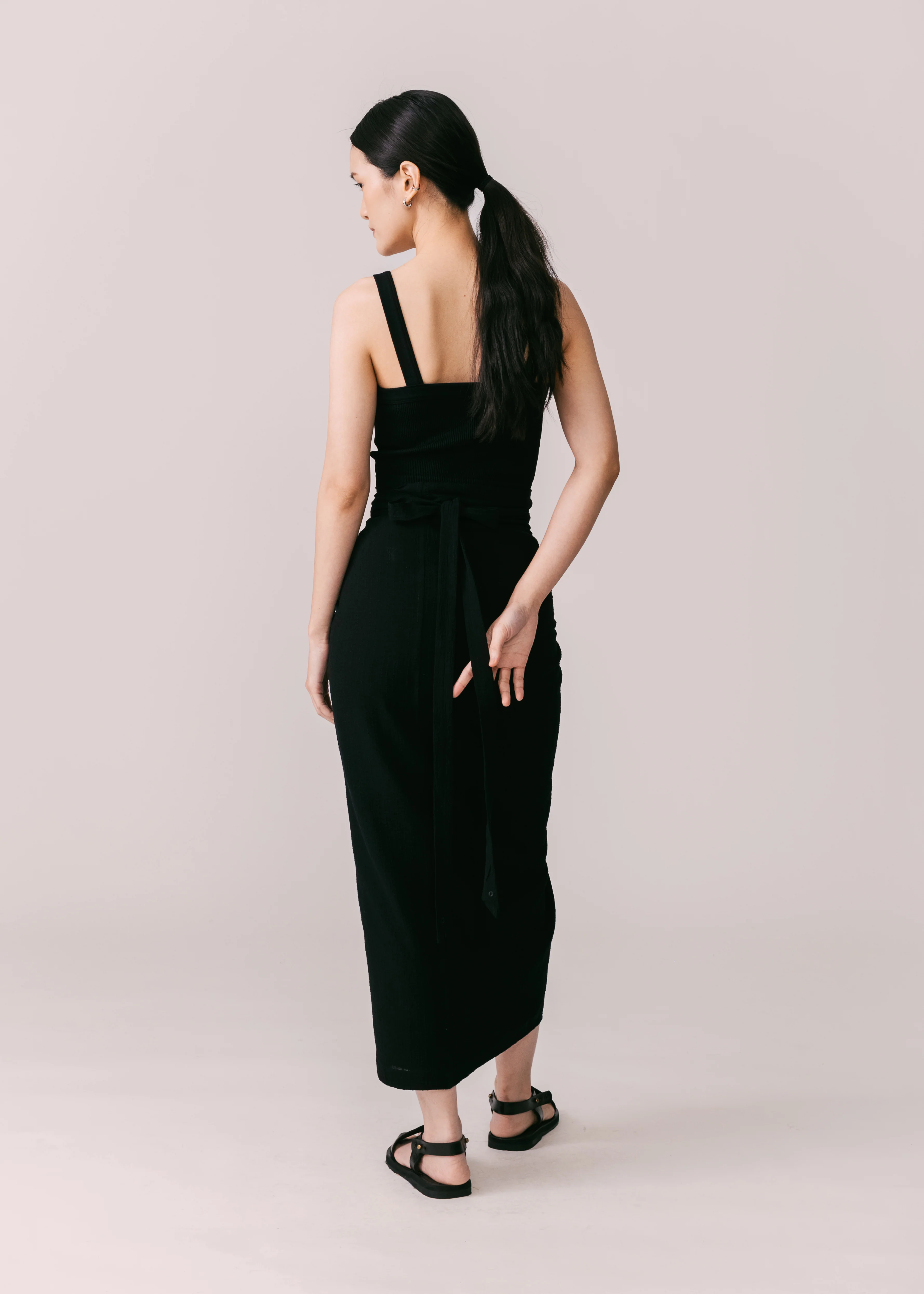 Women: Sirat Knot Sarung (Black) - Image 3