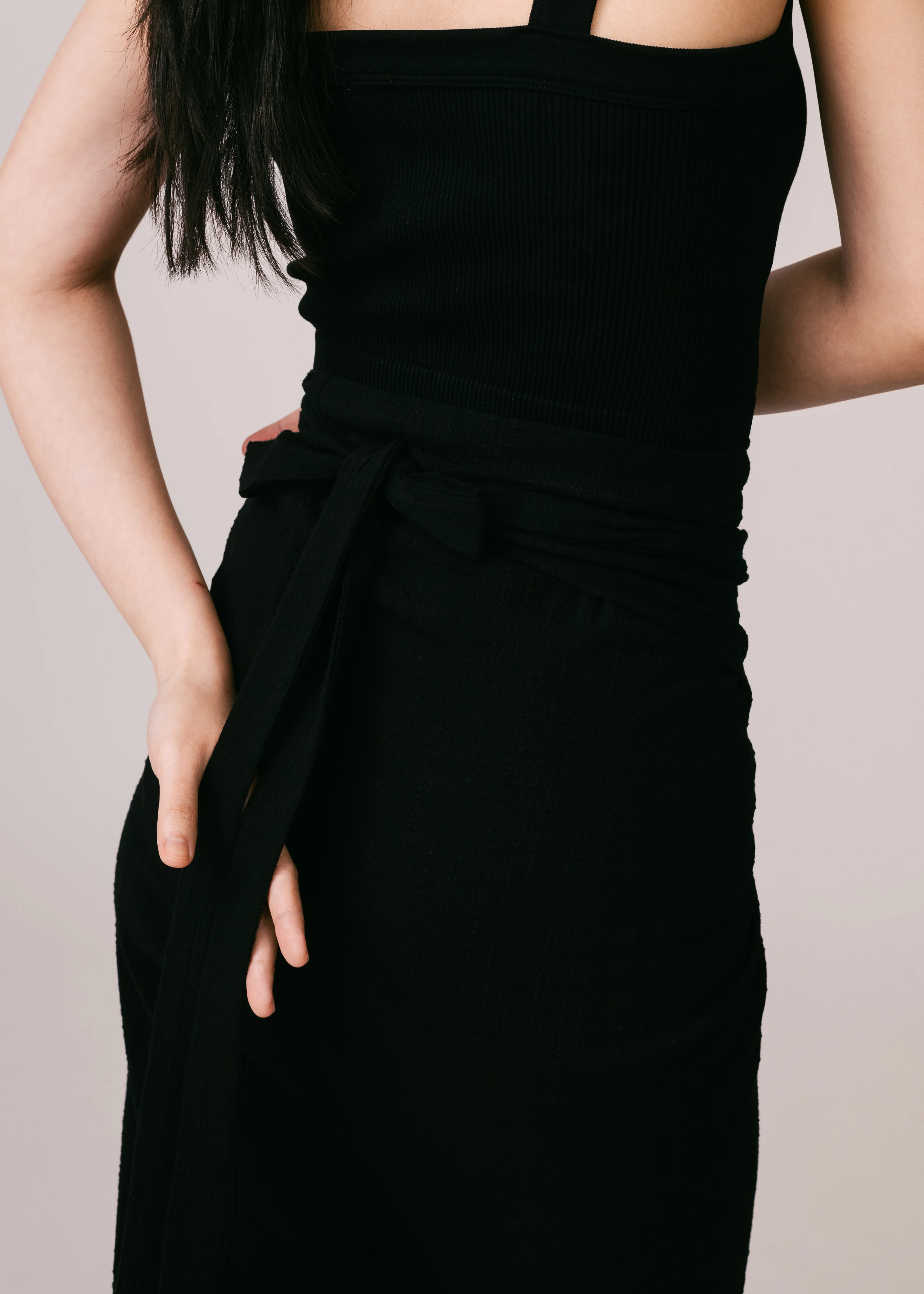Women: Sirat Knot Sarung (Black) - Image 4