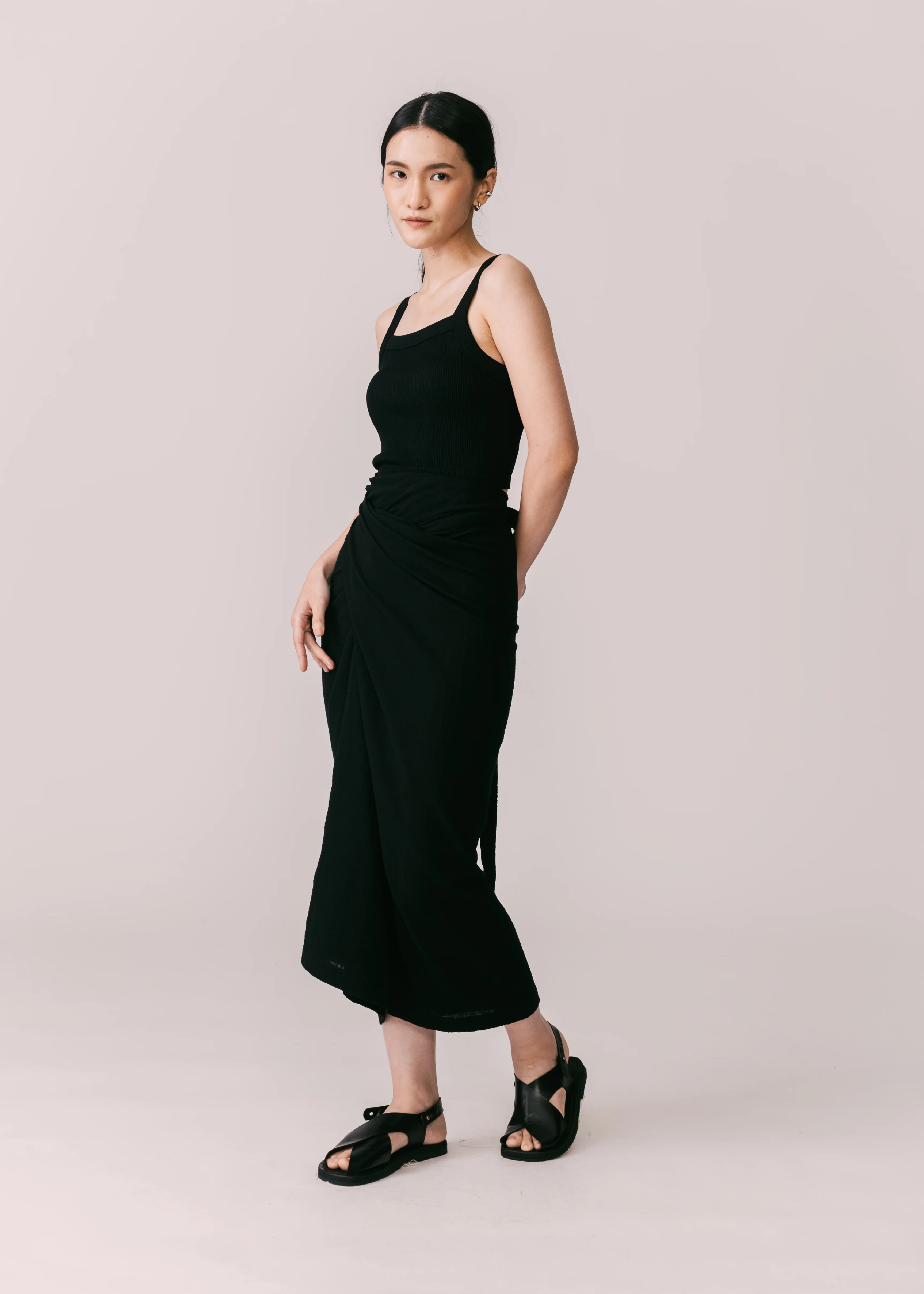 Women: Sirat Knot Sarung (Black) - Image 5