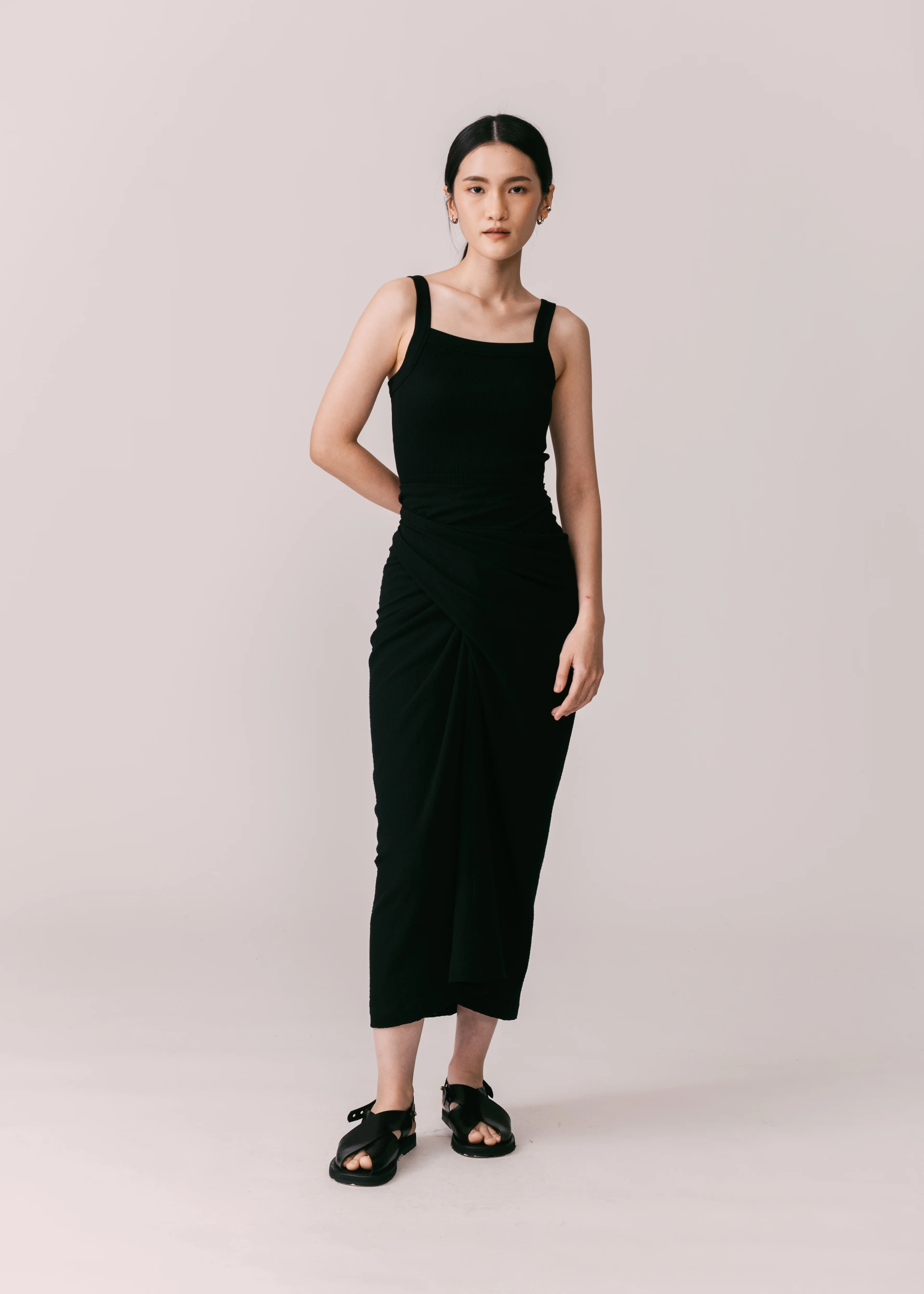 Women: Sirat Knot Sarung (Black) - Image 6