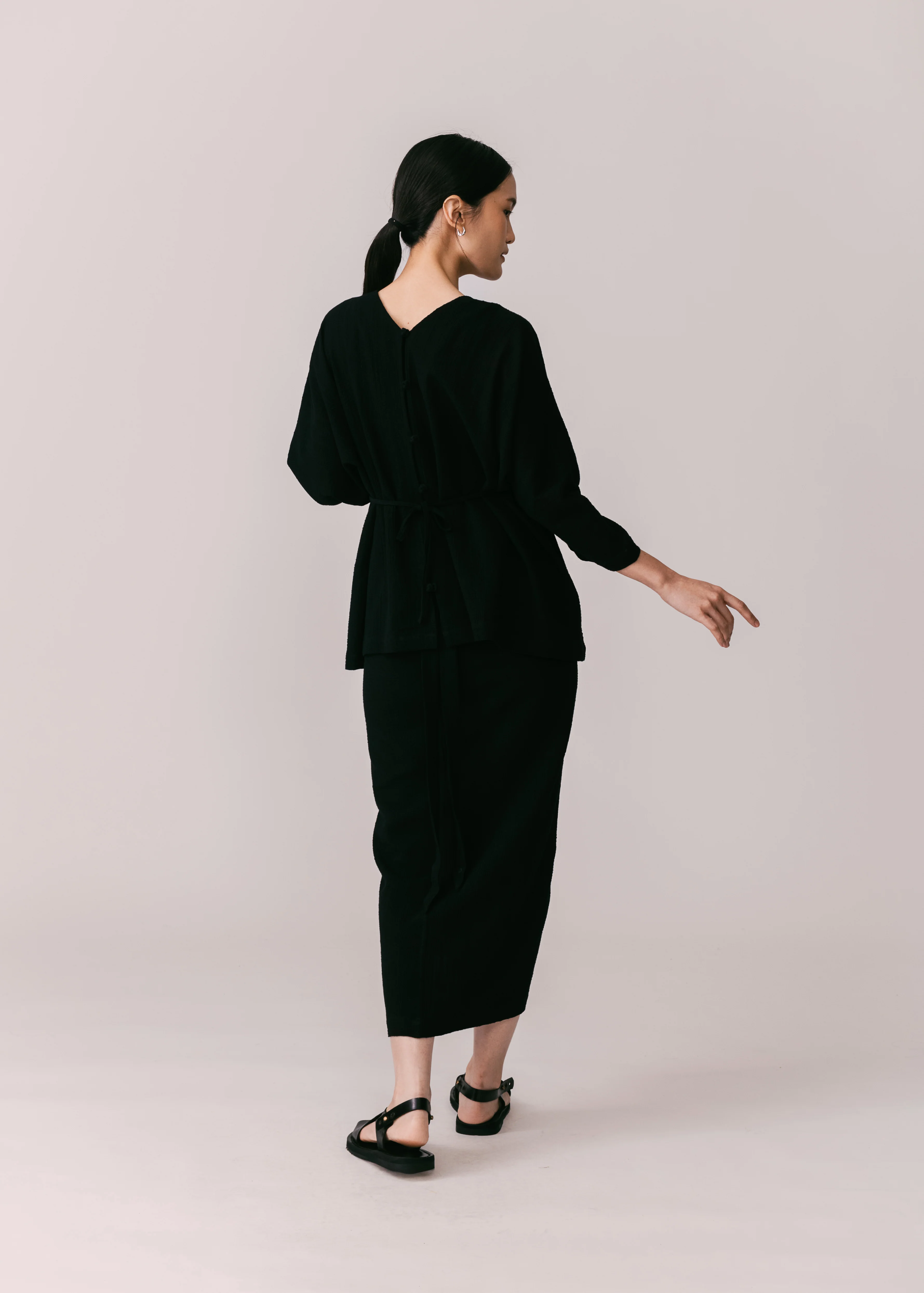 Women: Sirat Knot Sarung (Black) - Image 8