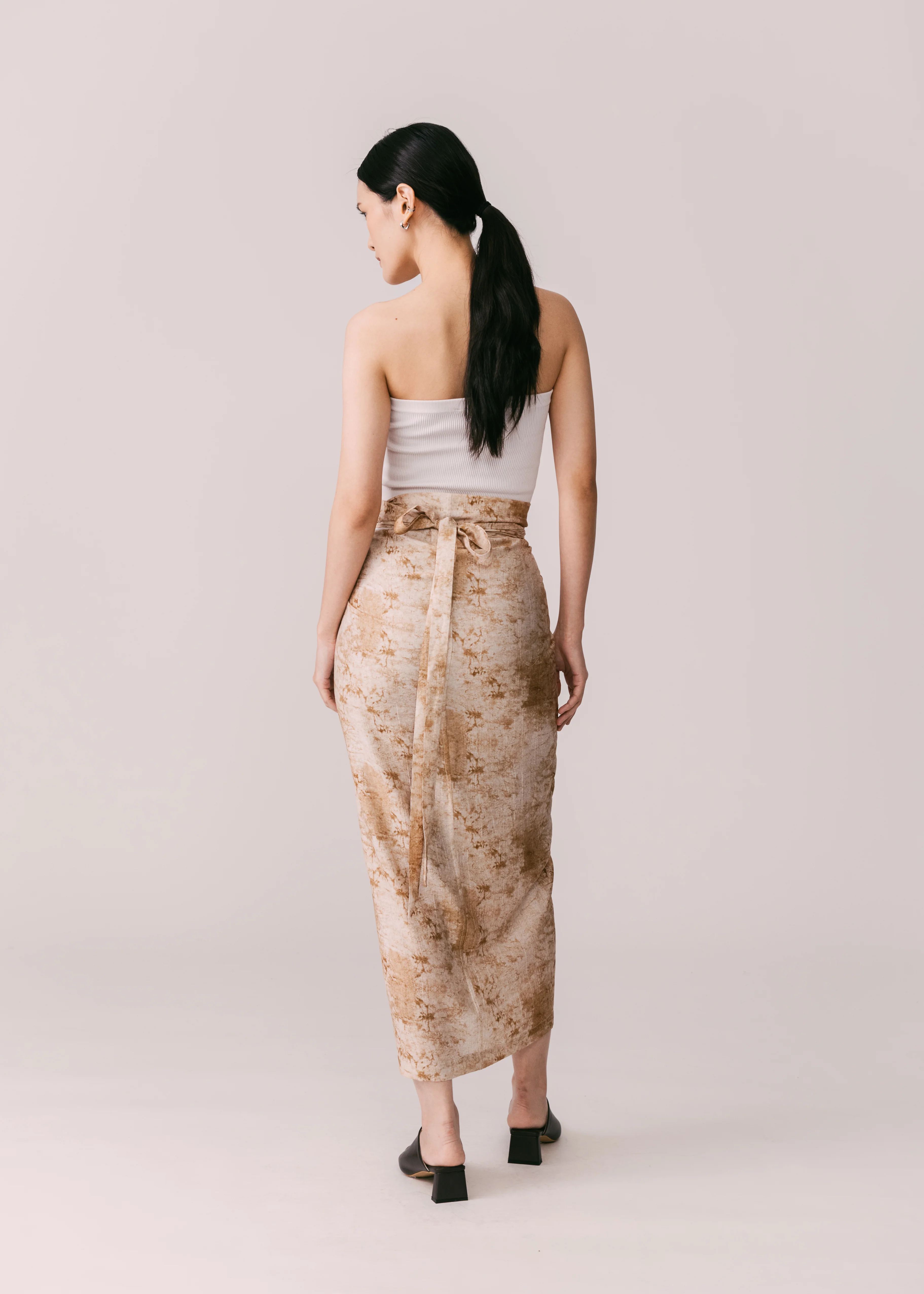 Women: Sirat Knot Sarung (Brown Dye) - Image 3