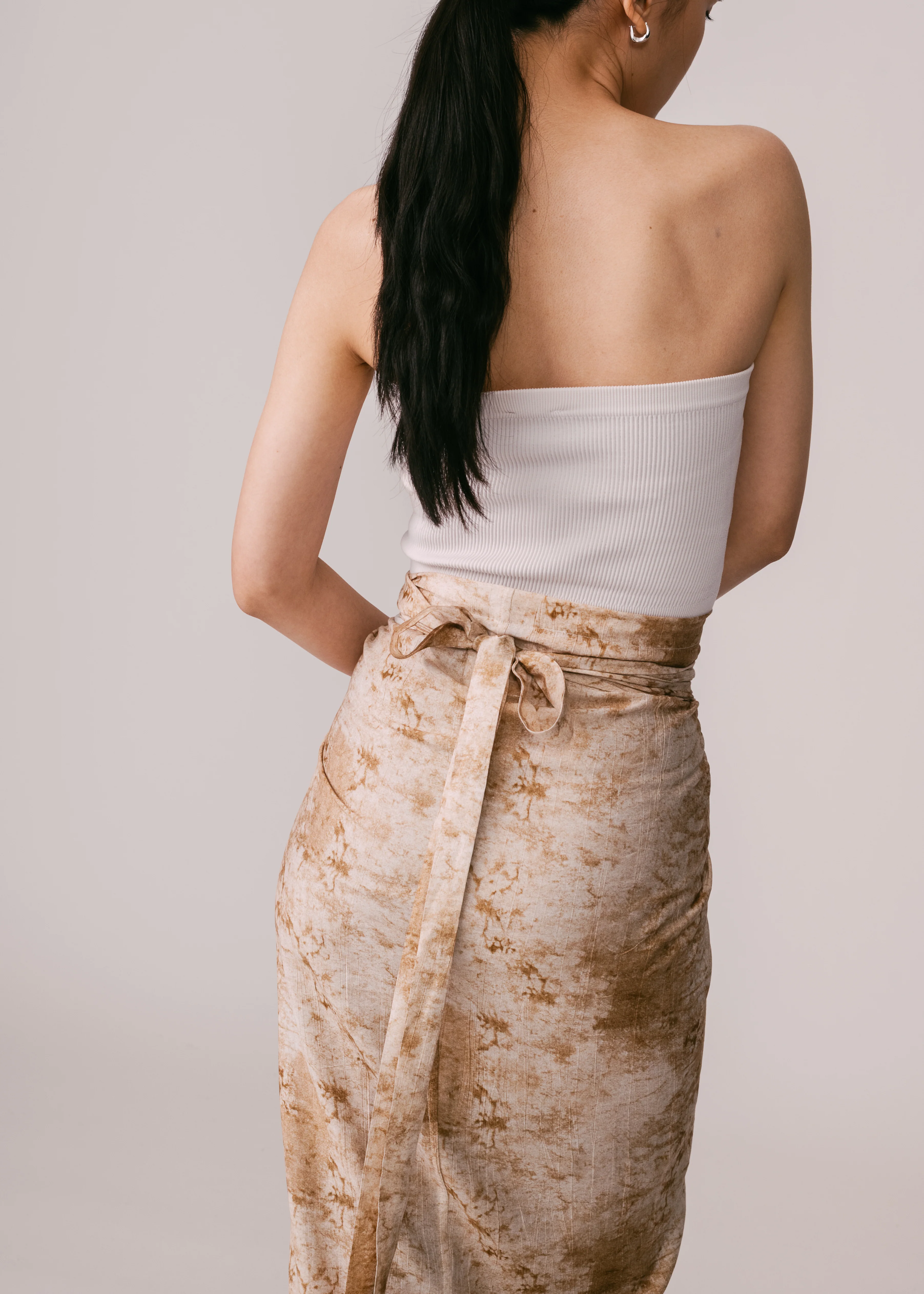 Women: Sirat Knot Sarung (Brown Dye) - Image 4