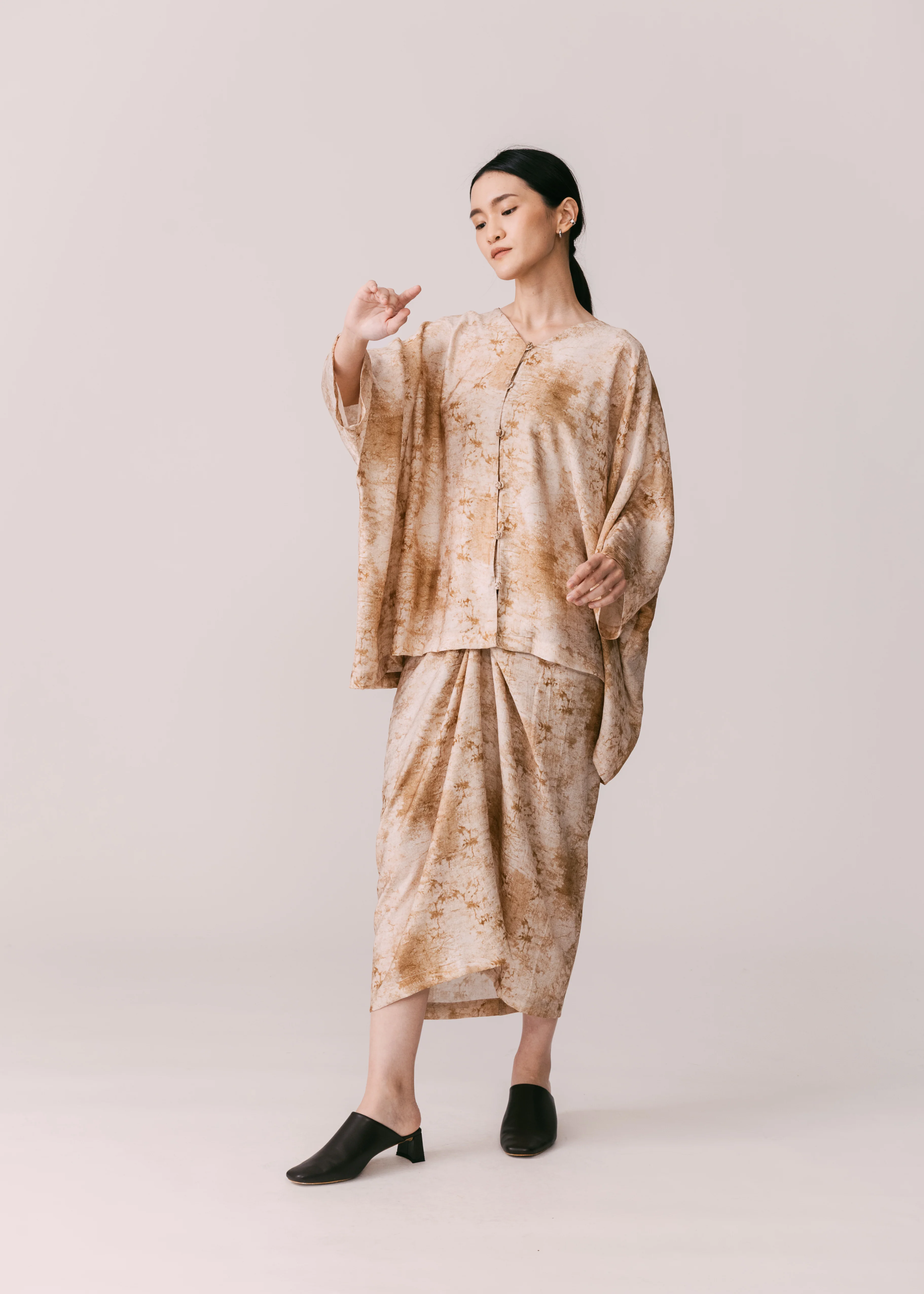 Women: Sirat Knot Sarung (Brown Dye) - Image 6