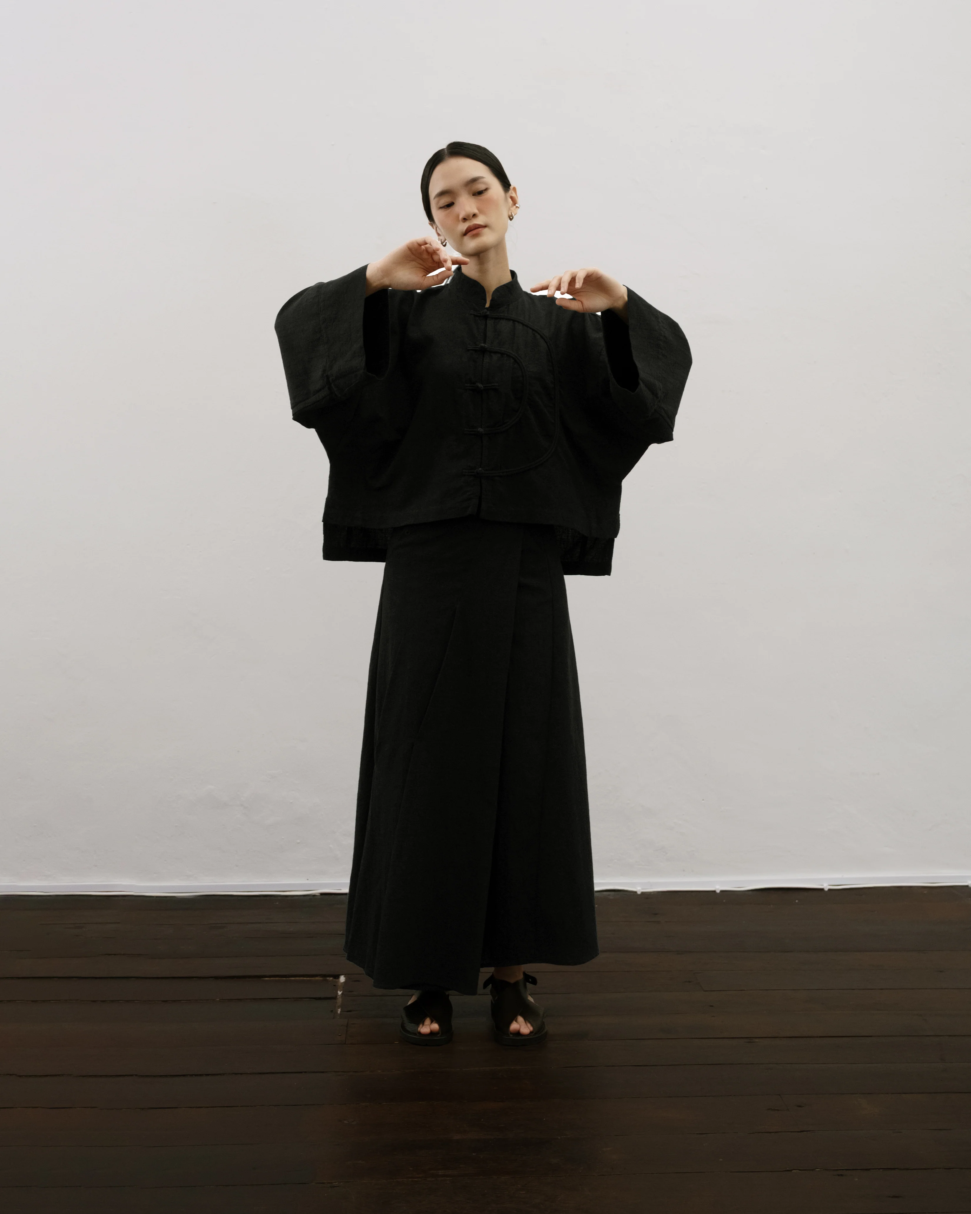 Women: Tàiyáng Boxy Top (Black) - Image 4