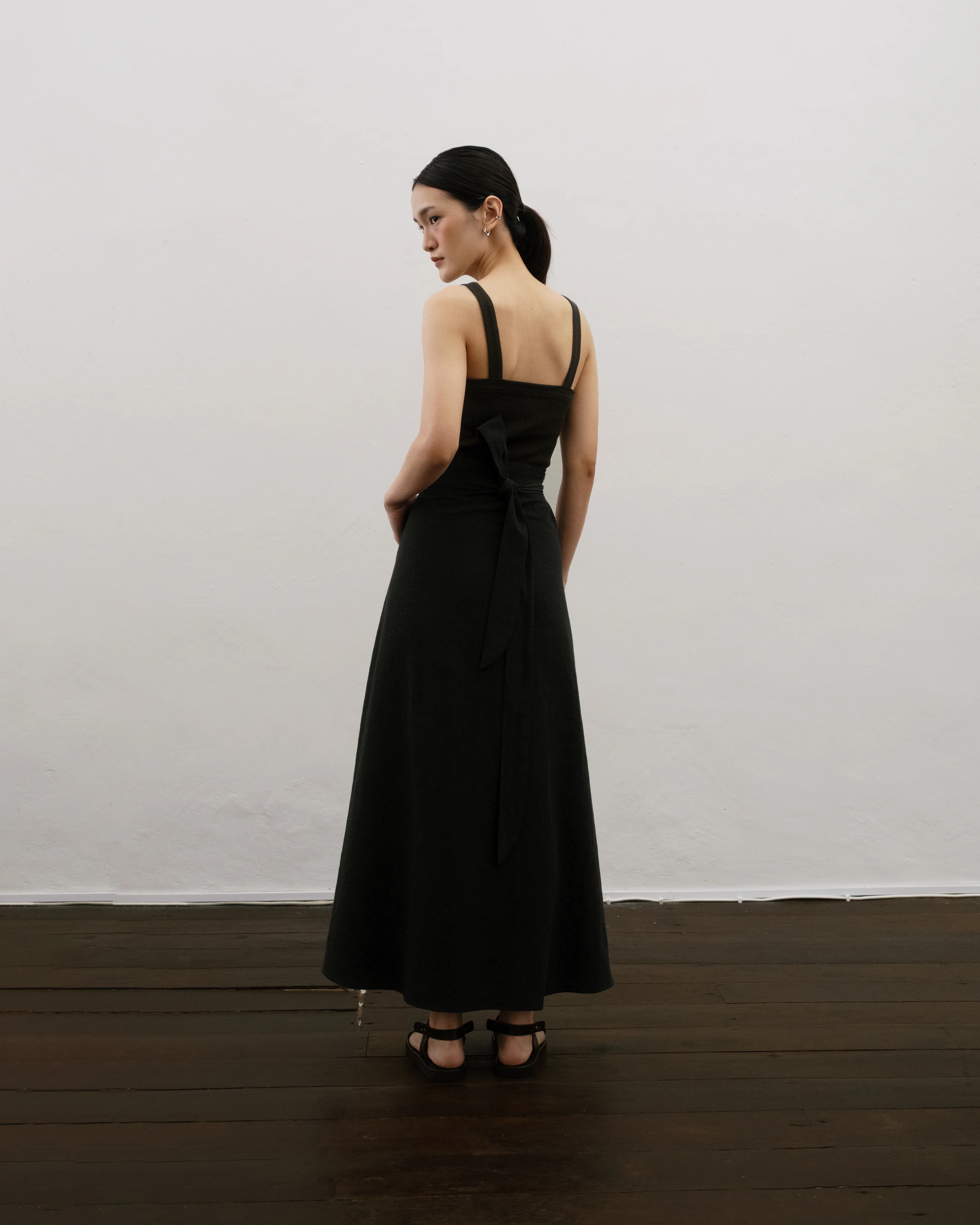 Women: Tàiyáng Pleated Skirt (Black) - Image 3