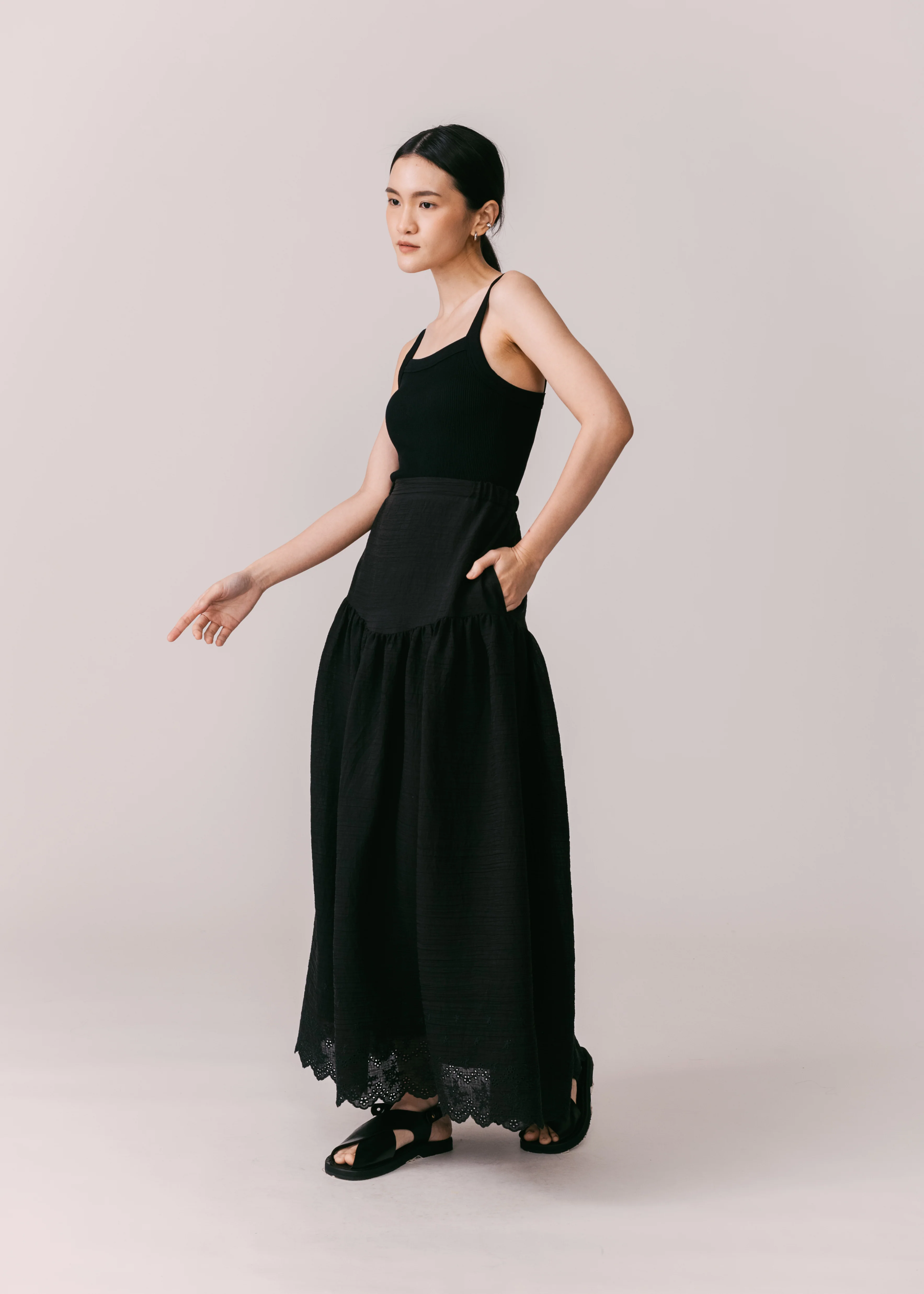 Women: Terbit Gathered Sarung (Black) - Image 4