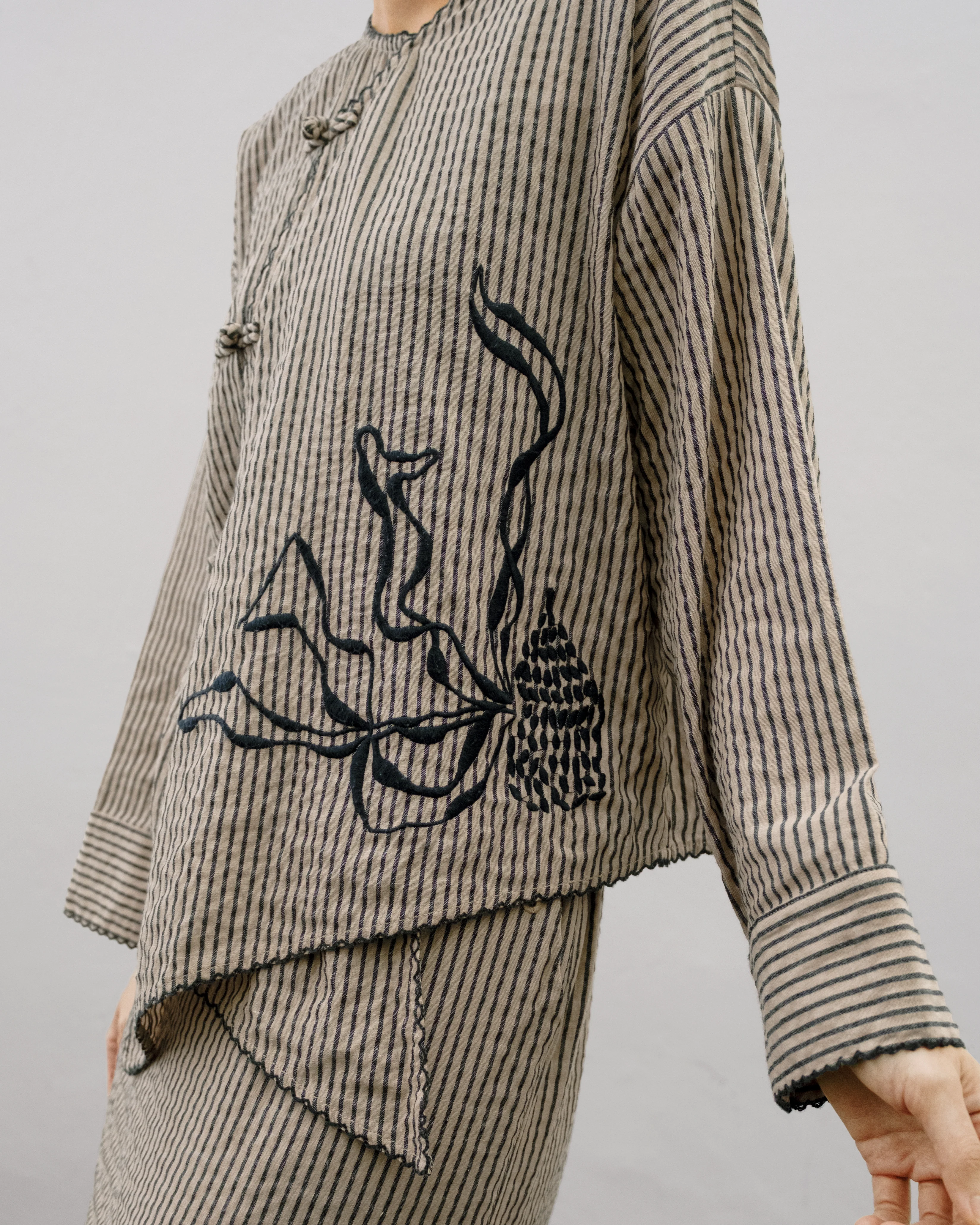 Women: Tiān Kebaya Top (Blue Stripe) - Image 5