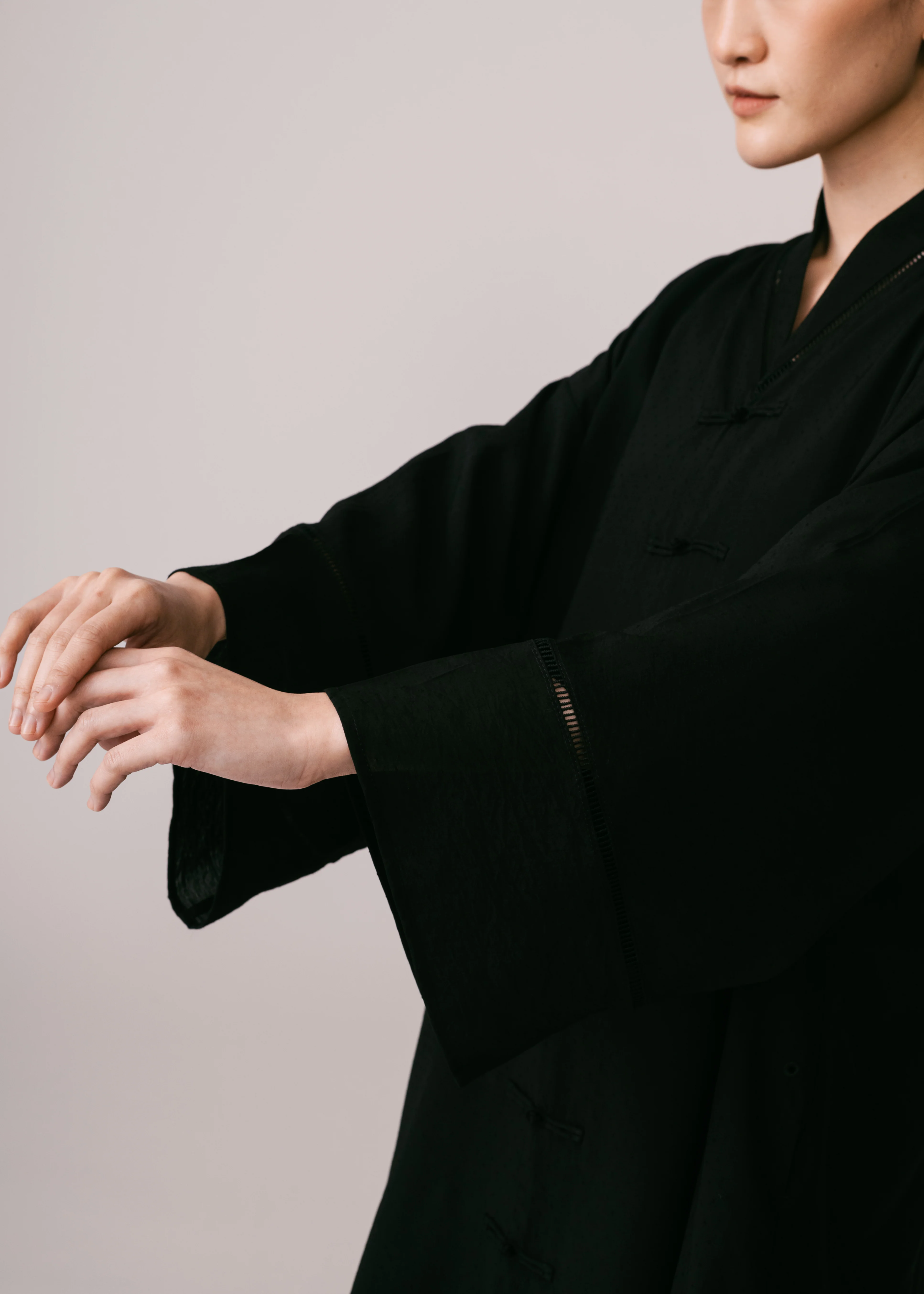 Women: Tumboh Loose Kebarung (Black) - Image 5
