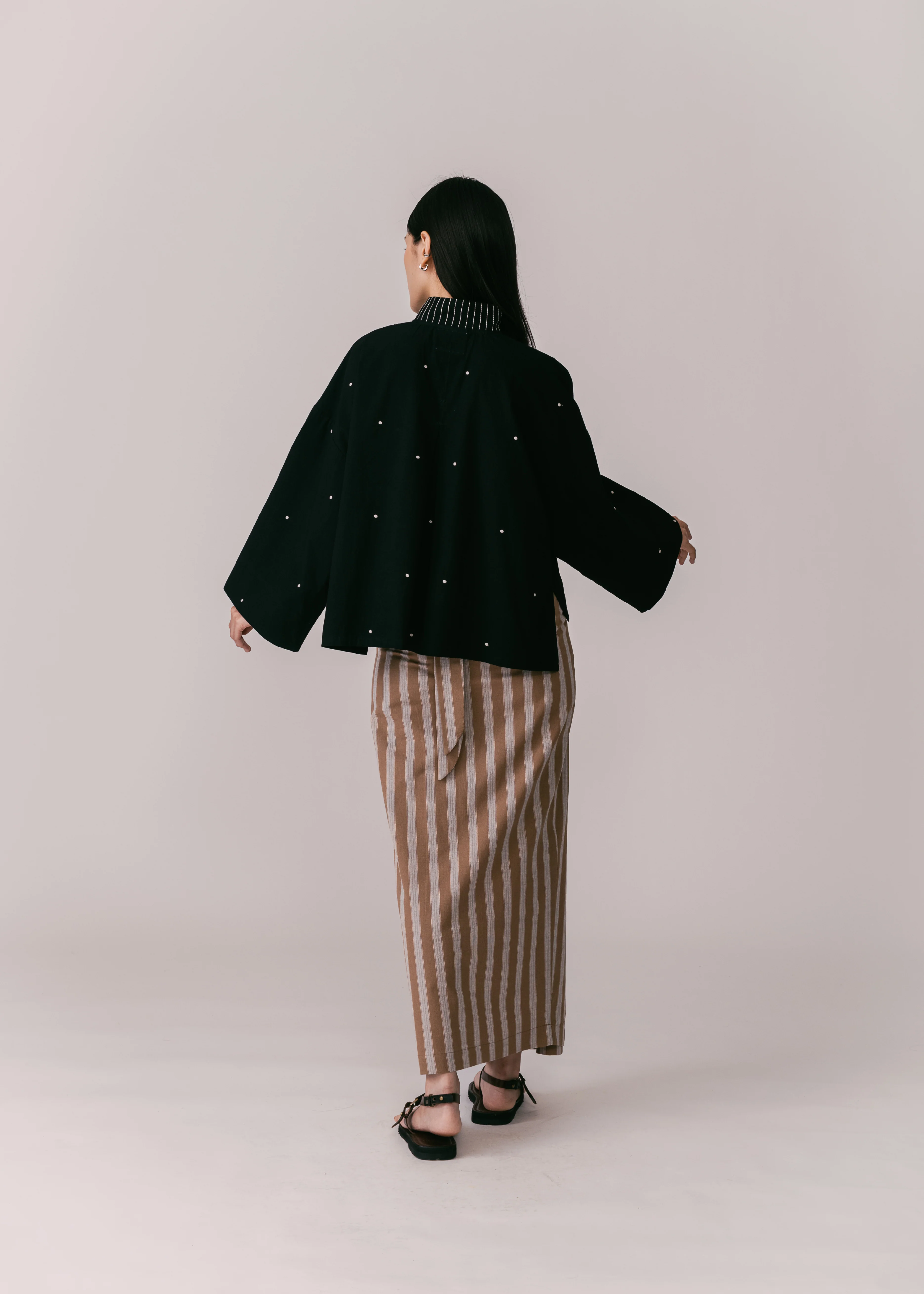 Women: Tunas Cropped Kedah Top (Black) - Image 4