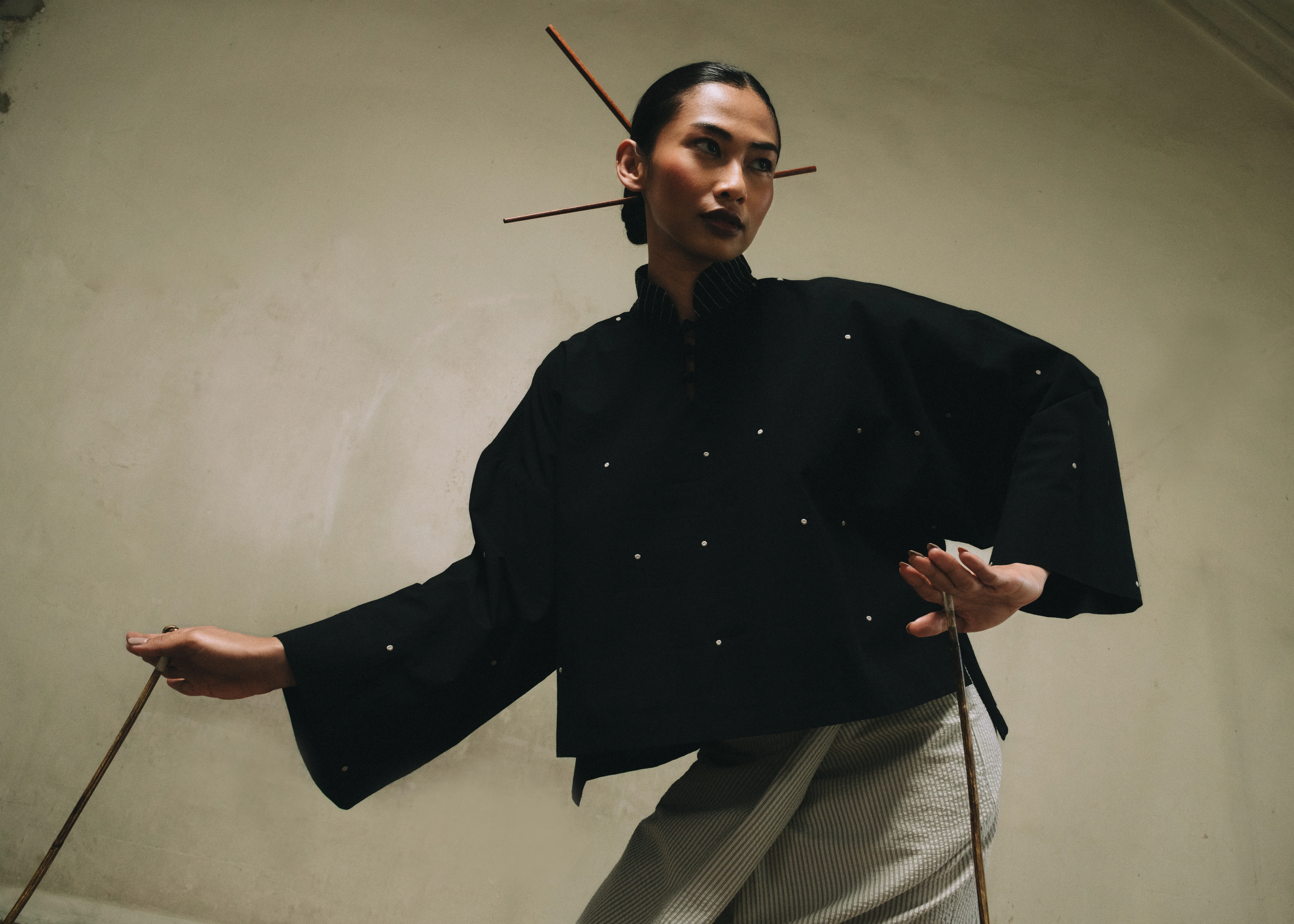 Women: Tunas Cropped Kedah Top (Black) - Image 7