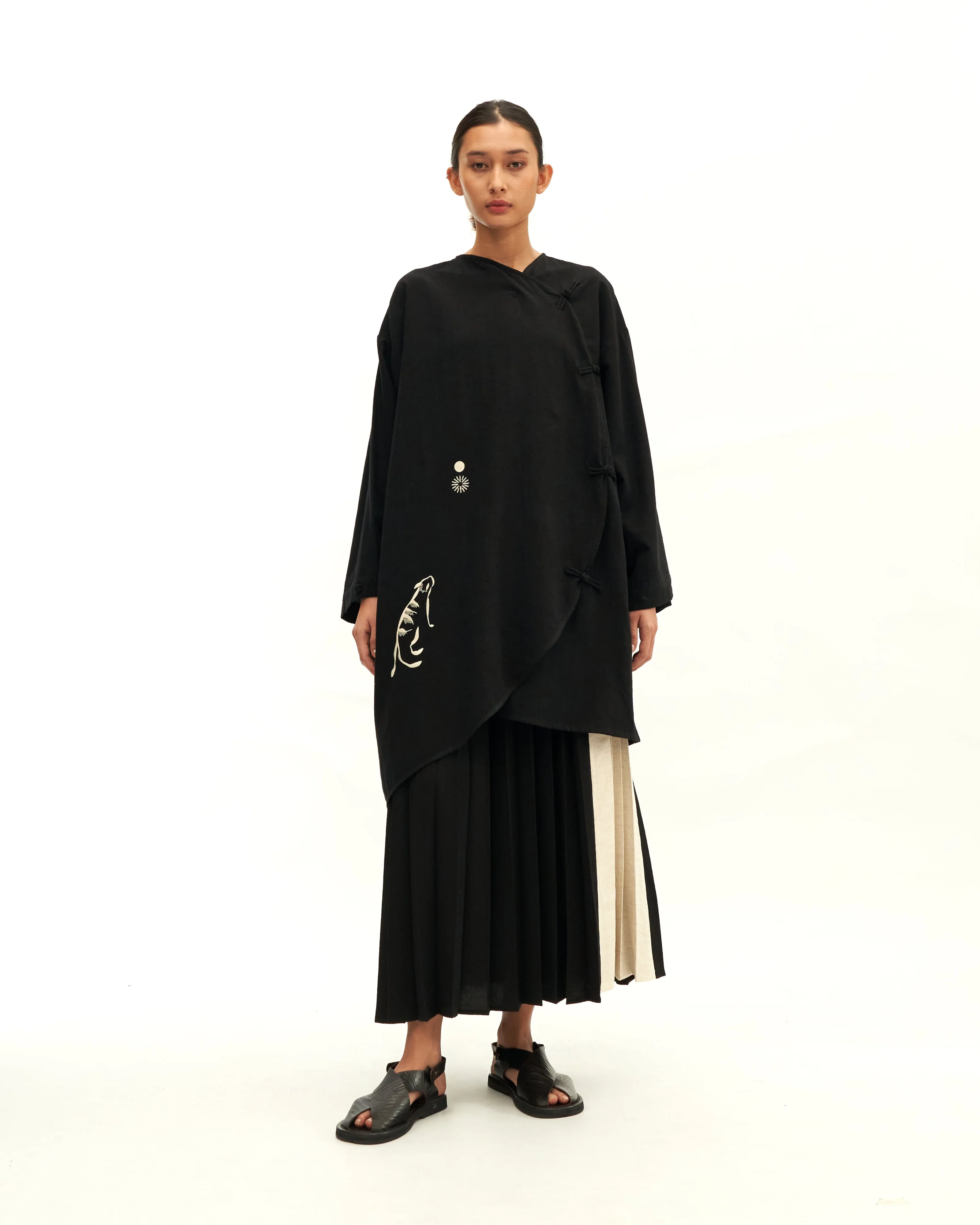 Women: Yuè Kebarung Top (Black)
