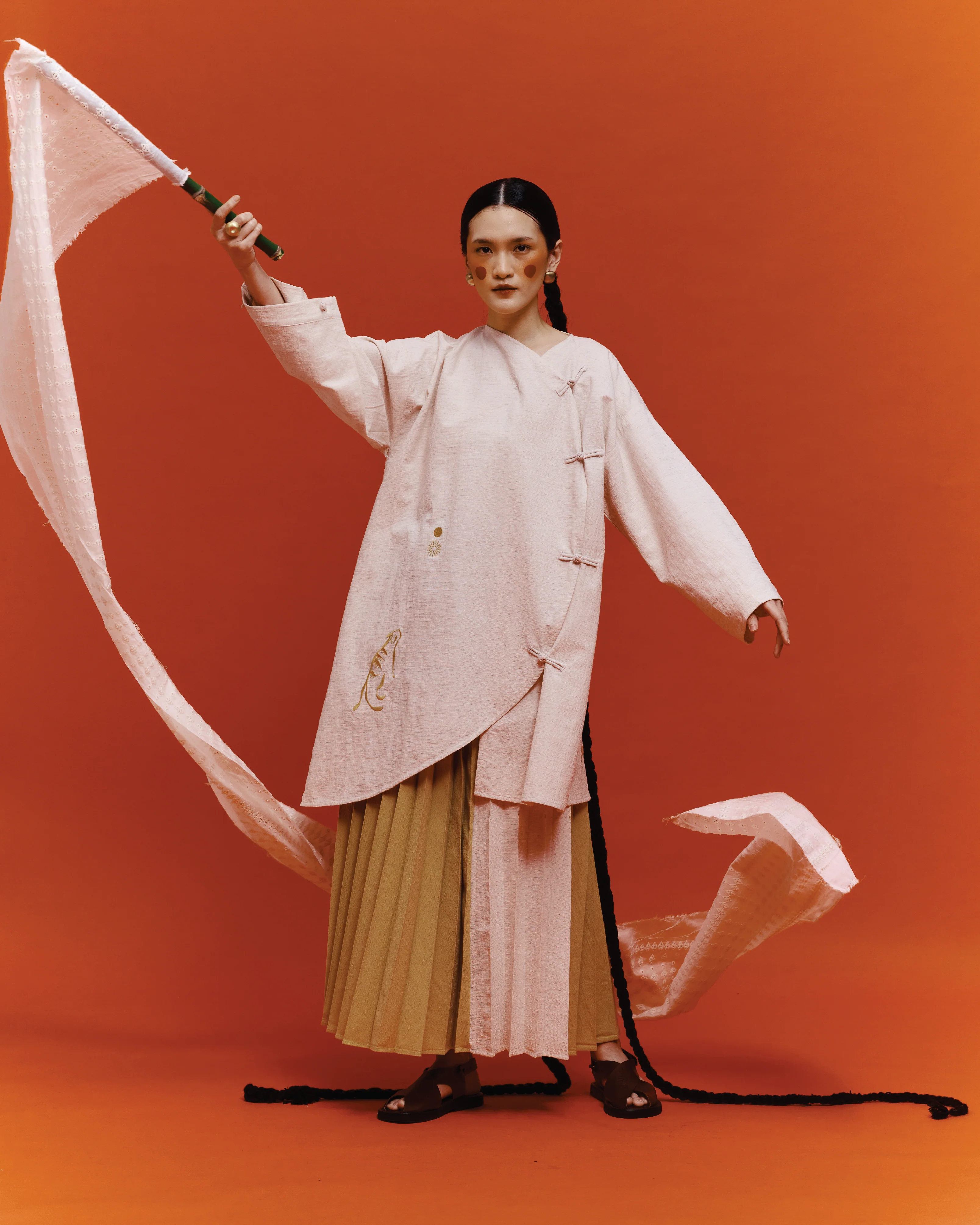Women: Yuè Kebarung Top (Sand) - Image 14