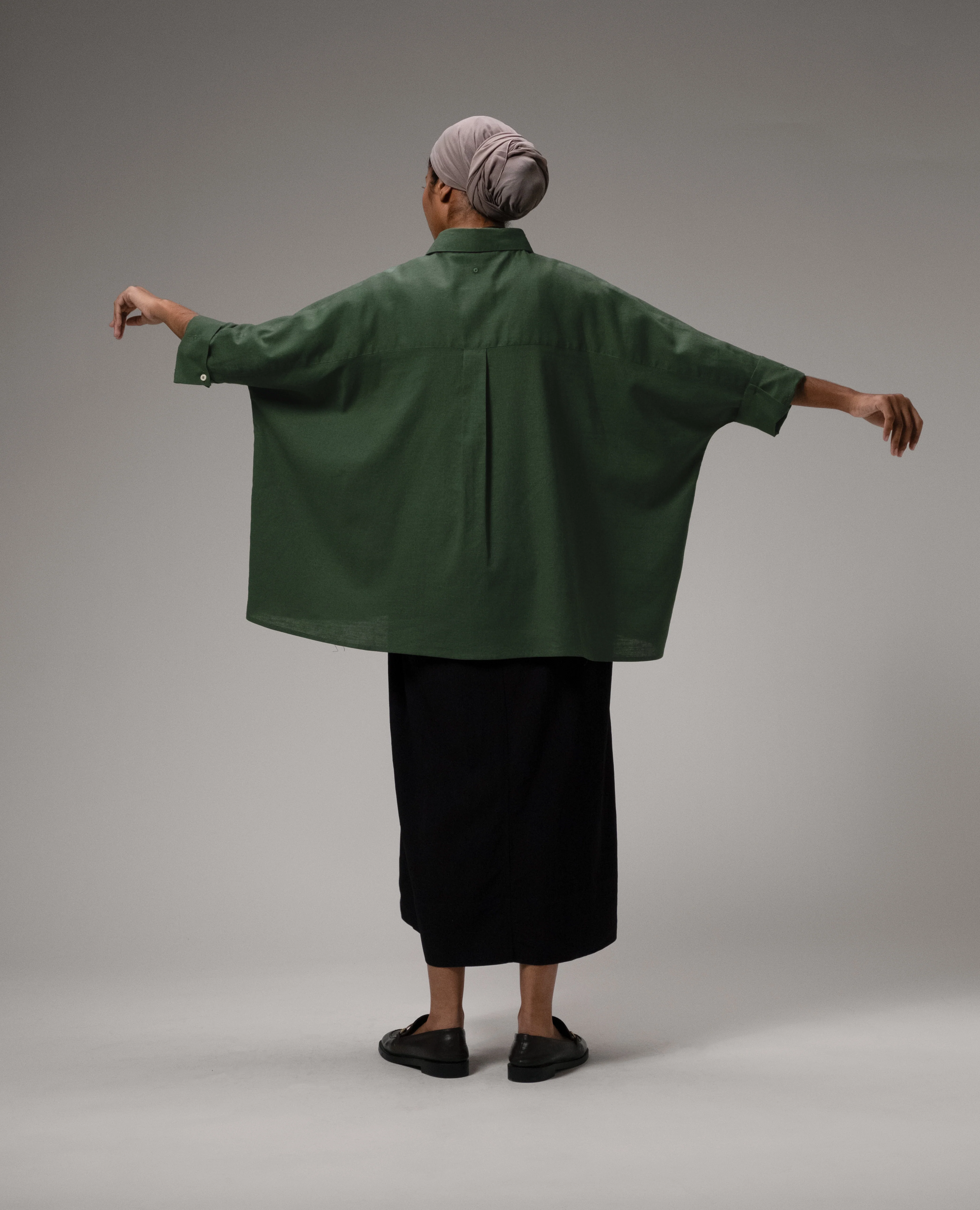 Womens: The Oversized Linen Shirt (Forest Green) - Image 4